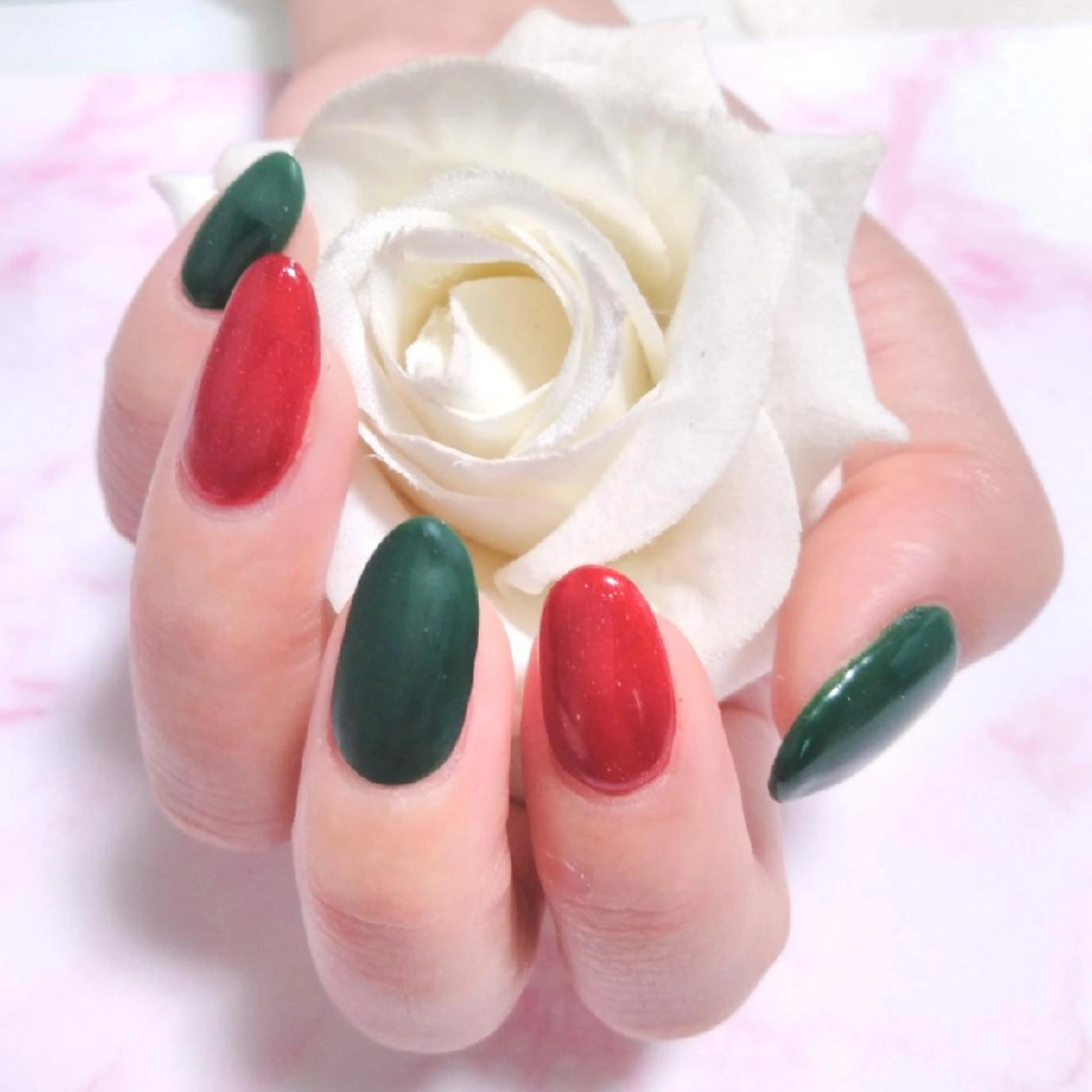 ネイル エステとネイル ローズコンフォートのネイルデザイン