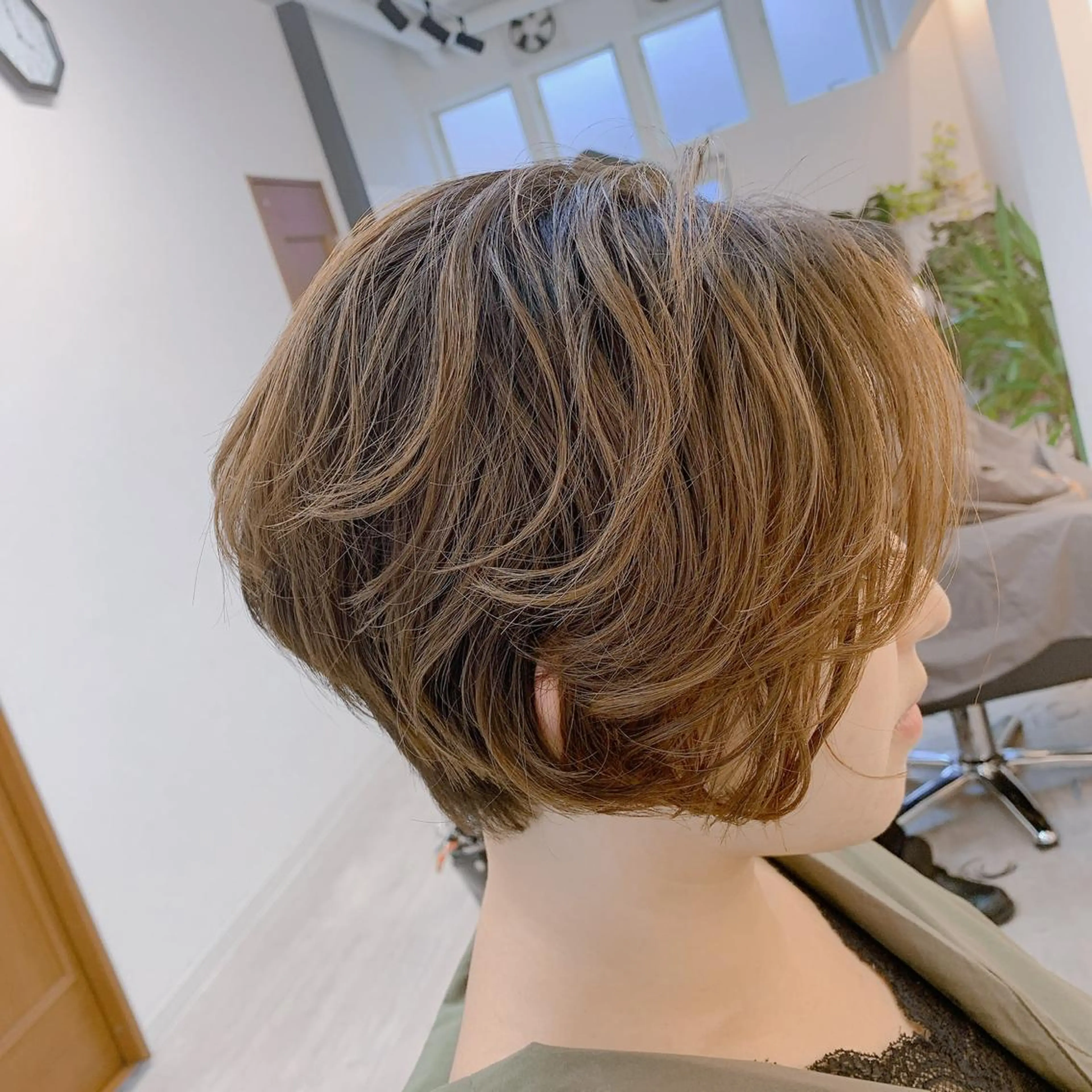 ショート カラー ショートボブ アッシュ ハイトーンカラー ボブ くびれヘア Hair salon Reve〜レーヴ〜所属・髪質改善・美髪矯正 特化型美容師・北野のヘアスタイル