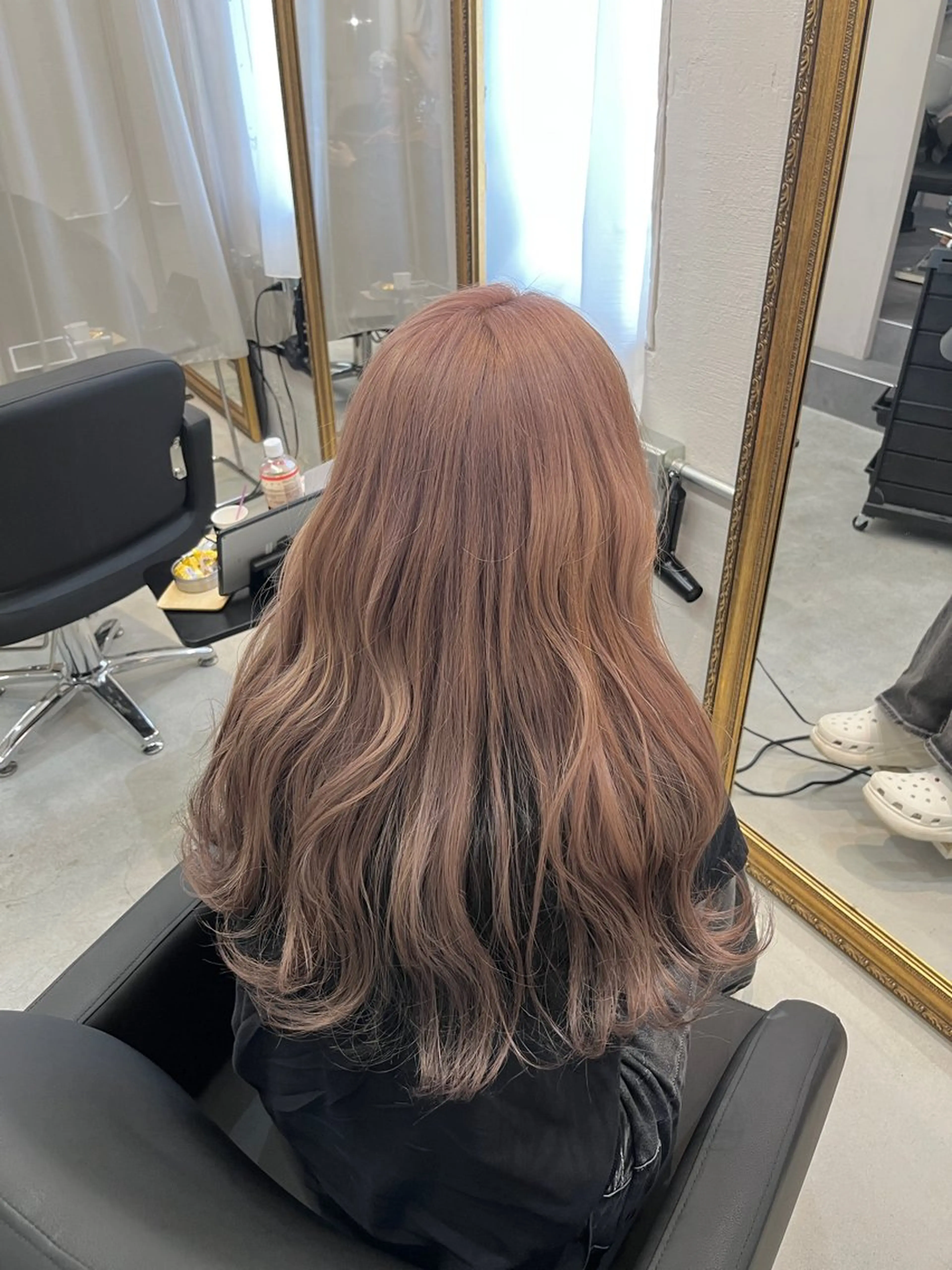 ロング カラー ベージュカラー 黒髪 ミルクティーベージュ REAL【レアル】所属・グレージュ/透け感 カラー/透明感カラーのヘアスタイル