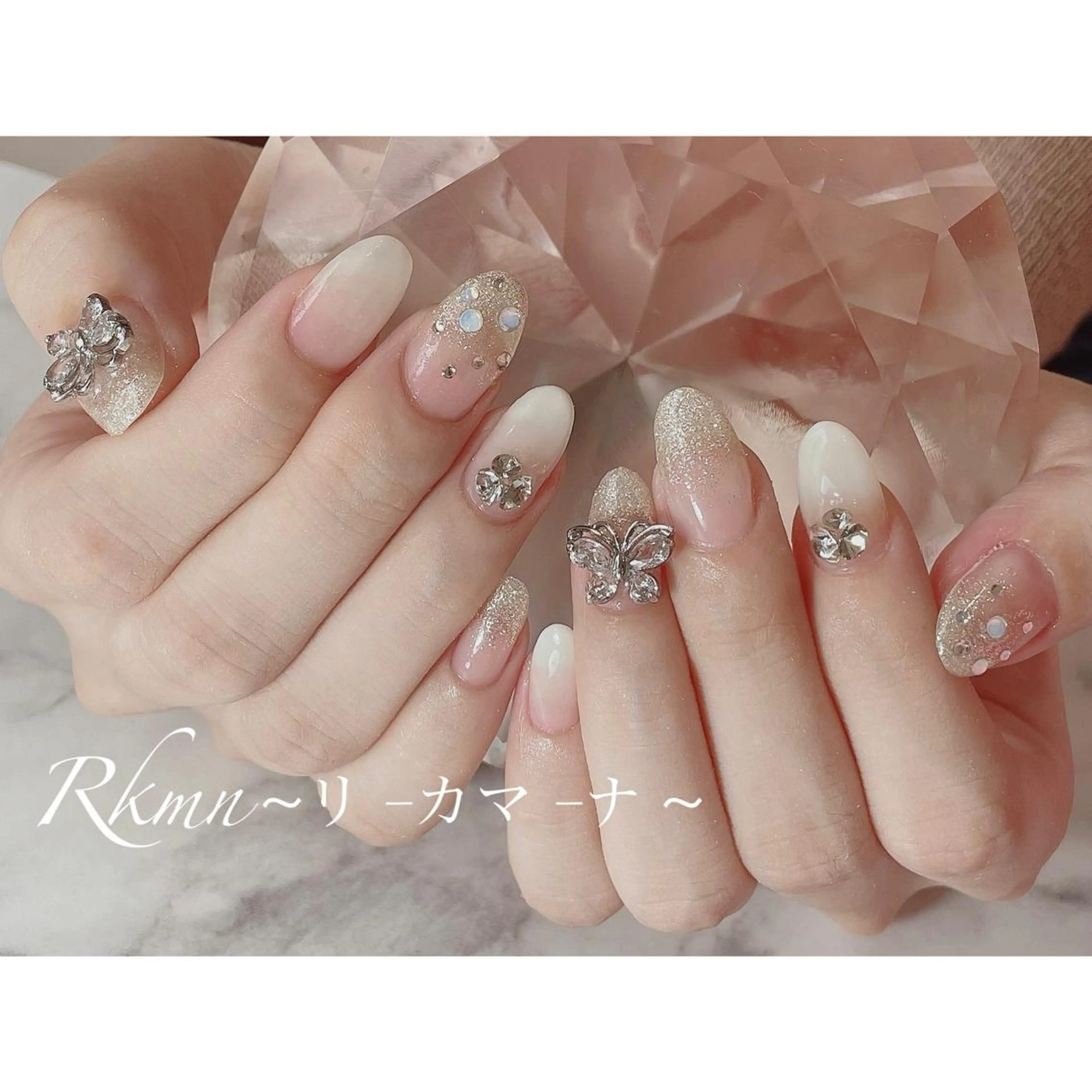 ネイル アートネイル グラデーション 春ネイル ホワイト ハンドネイル フットネイル ハンドケア Rkmn ~リ-カマ-ナ~のネイルデザイン