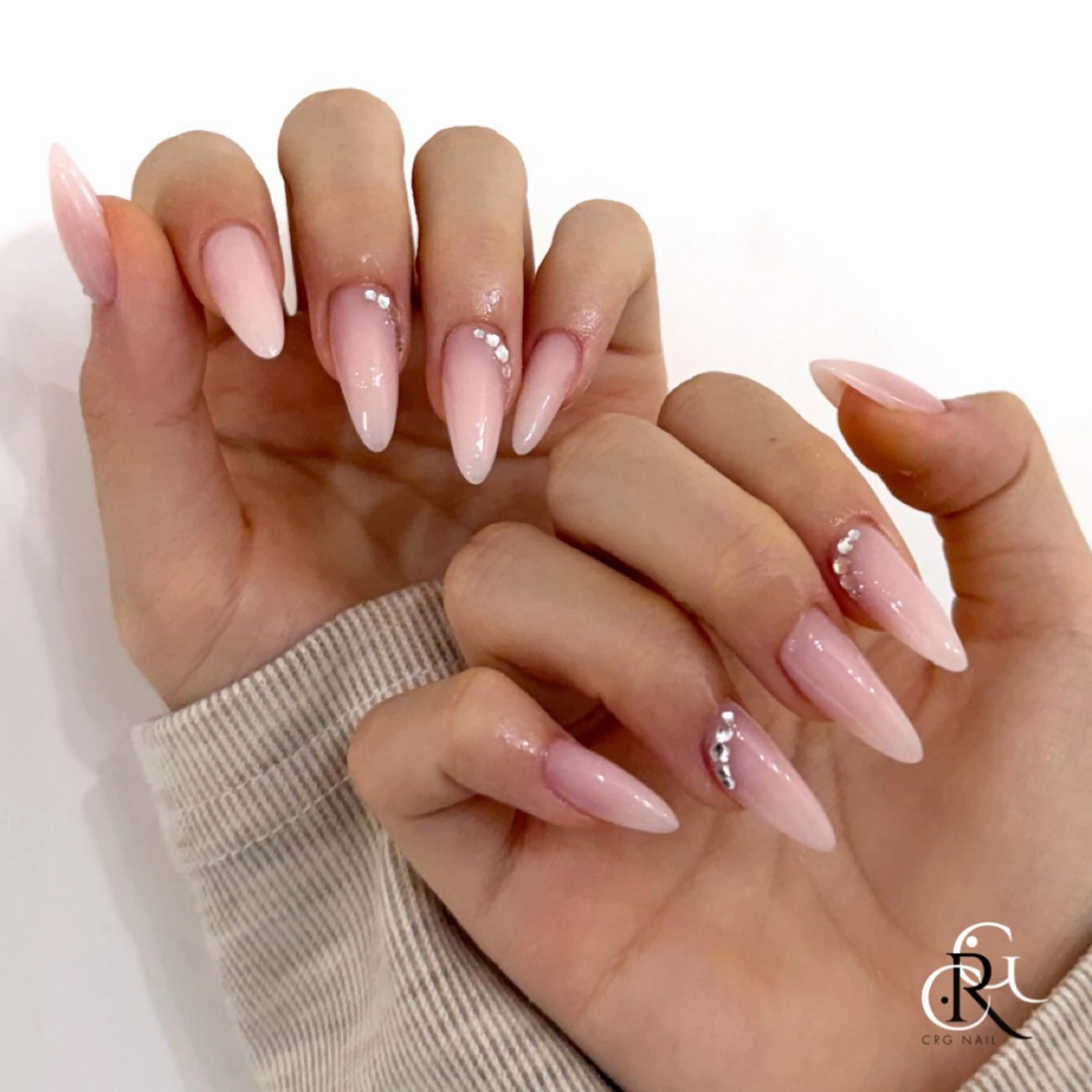 ネイル シンプルネイル ストーンネイル ハンドネイル 美フォルム✨ CRG　RURIのネイルデザイン