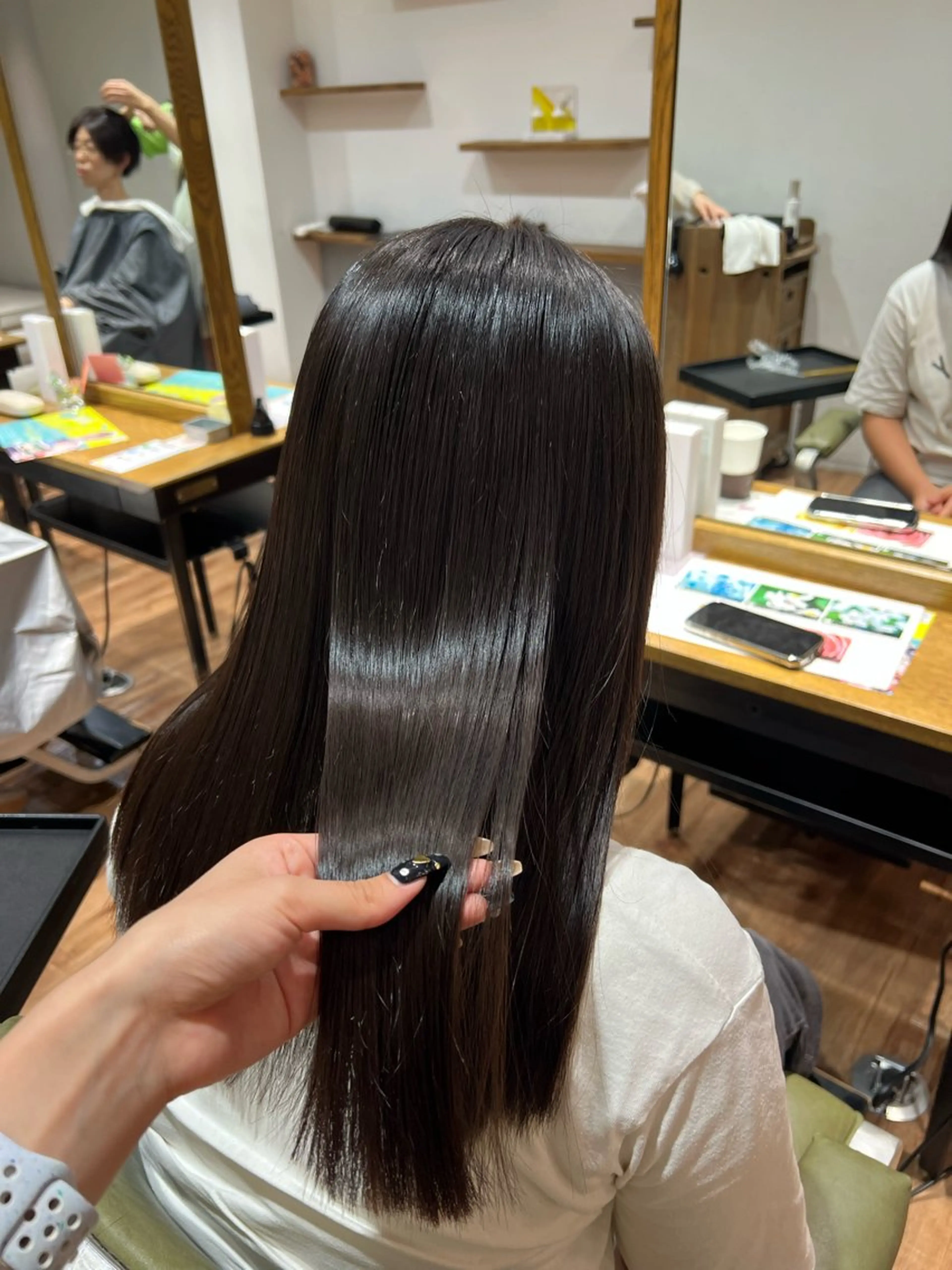 セミロング 縮毛矯正 縮毛矯正 ワタナベ モカ🦢ダブルカラーのヘアスタイル