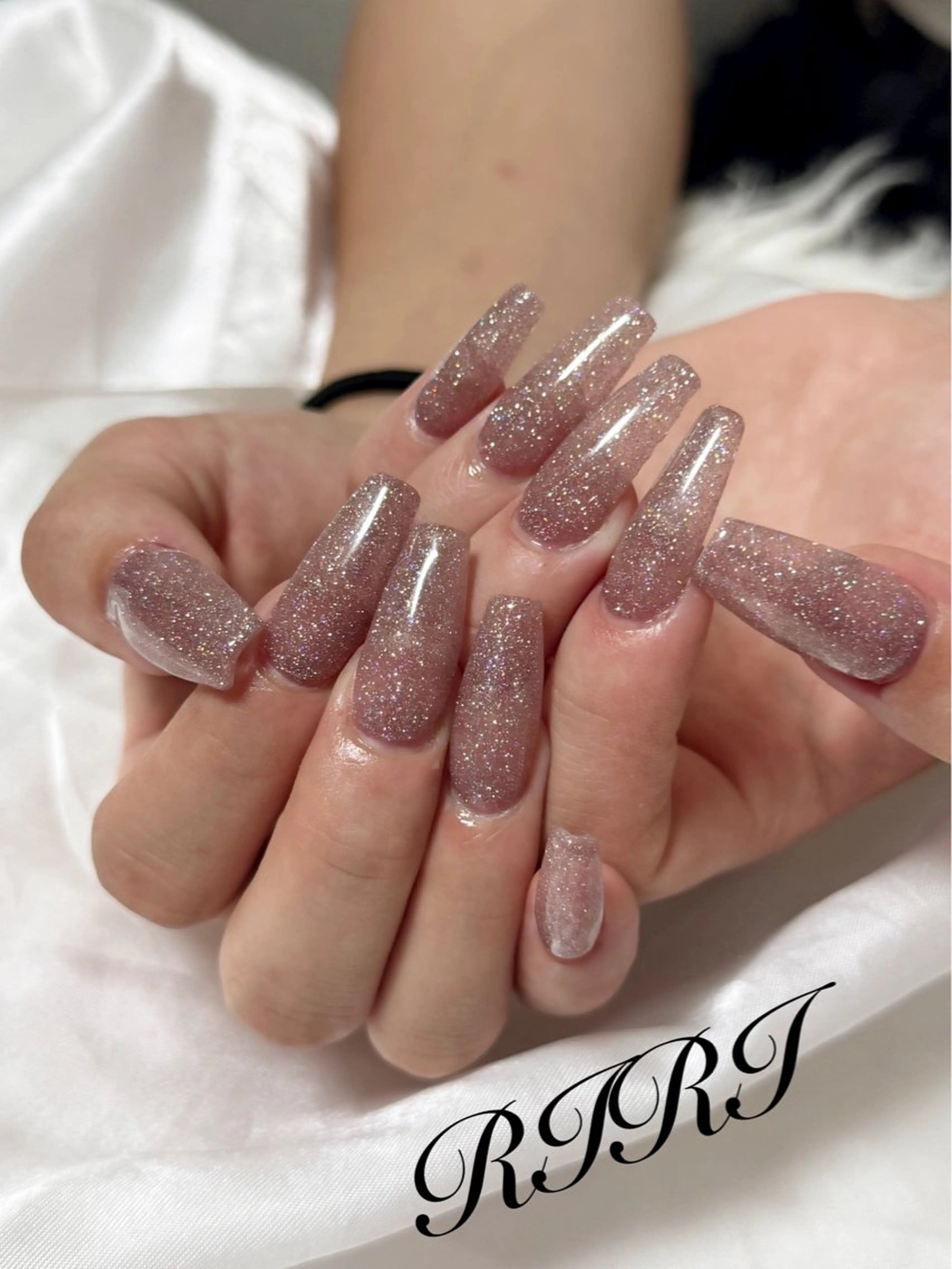 ネイル フラッシュネイル ジェルネイル ラメ(グリッター) ロングネイル ピンク ハンドネイル riri オーナーのネイルデザイン