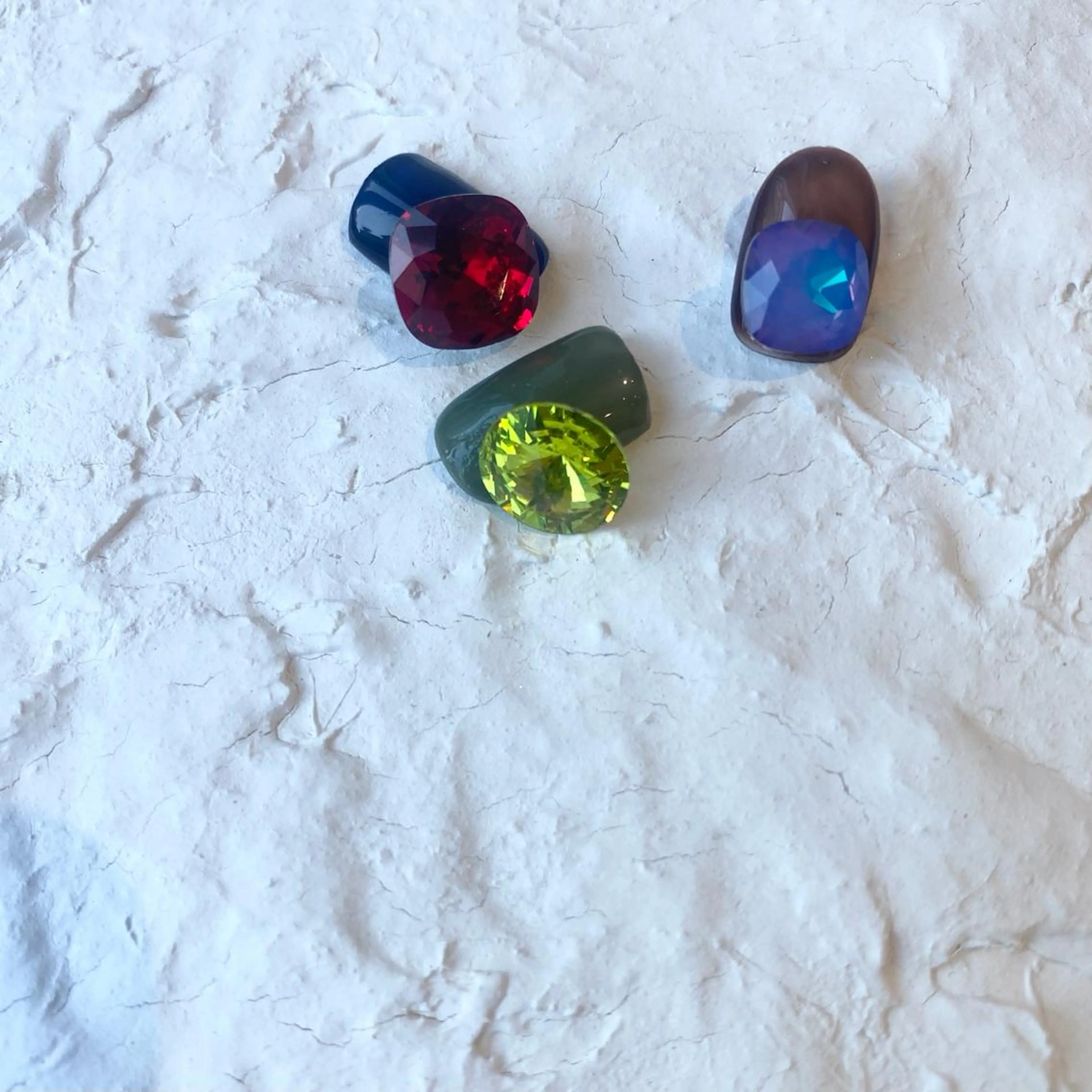 《オフなし》　big ビジュー　ワンカラー✨パラジェル使用の写真