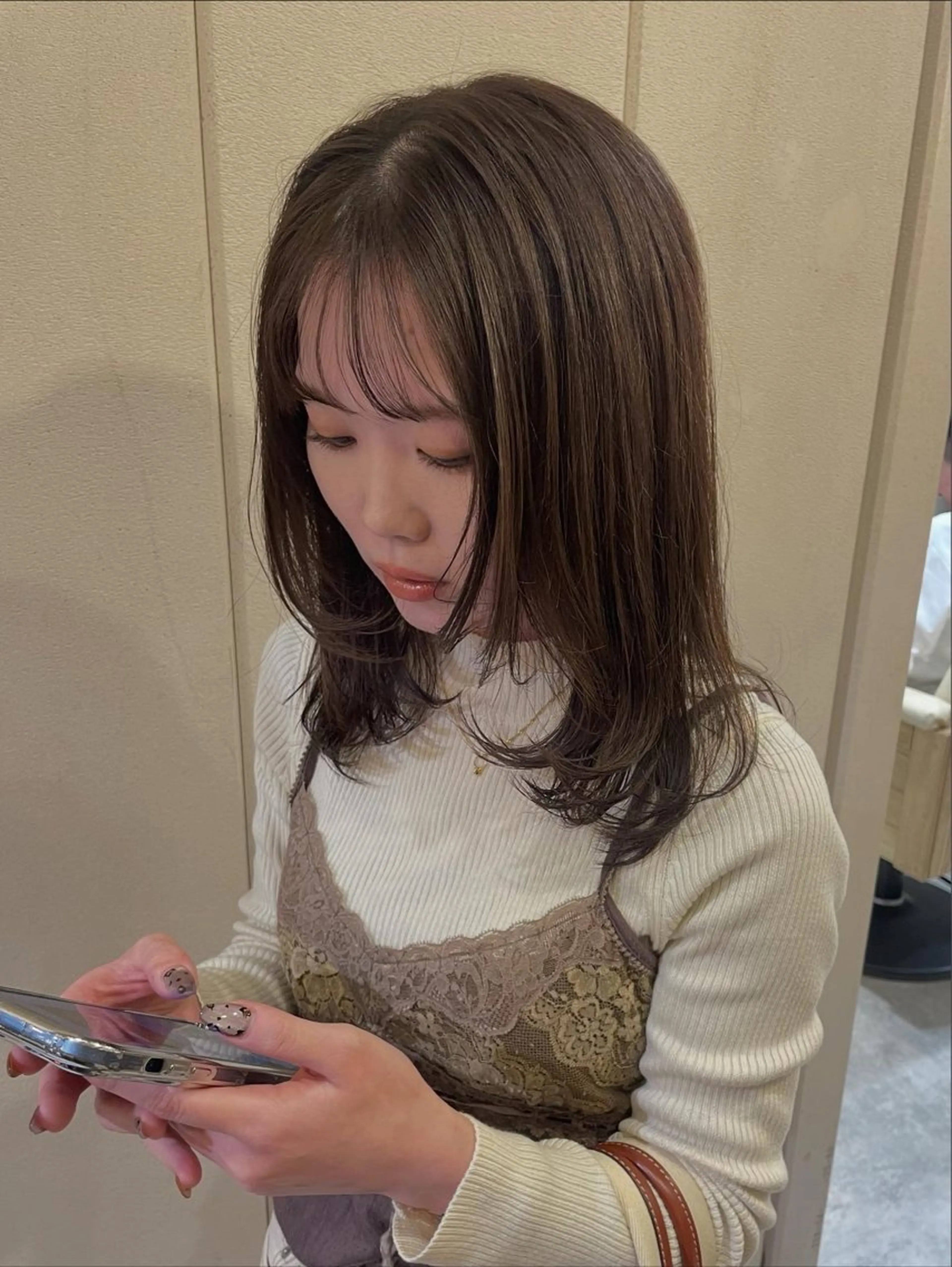 ミディアム レイヤーカット ニュアンスヘア /透明感🪽AYAのヘアスタイル