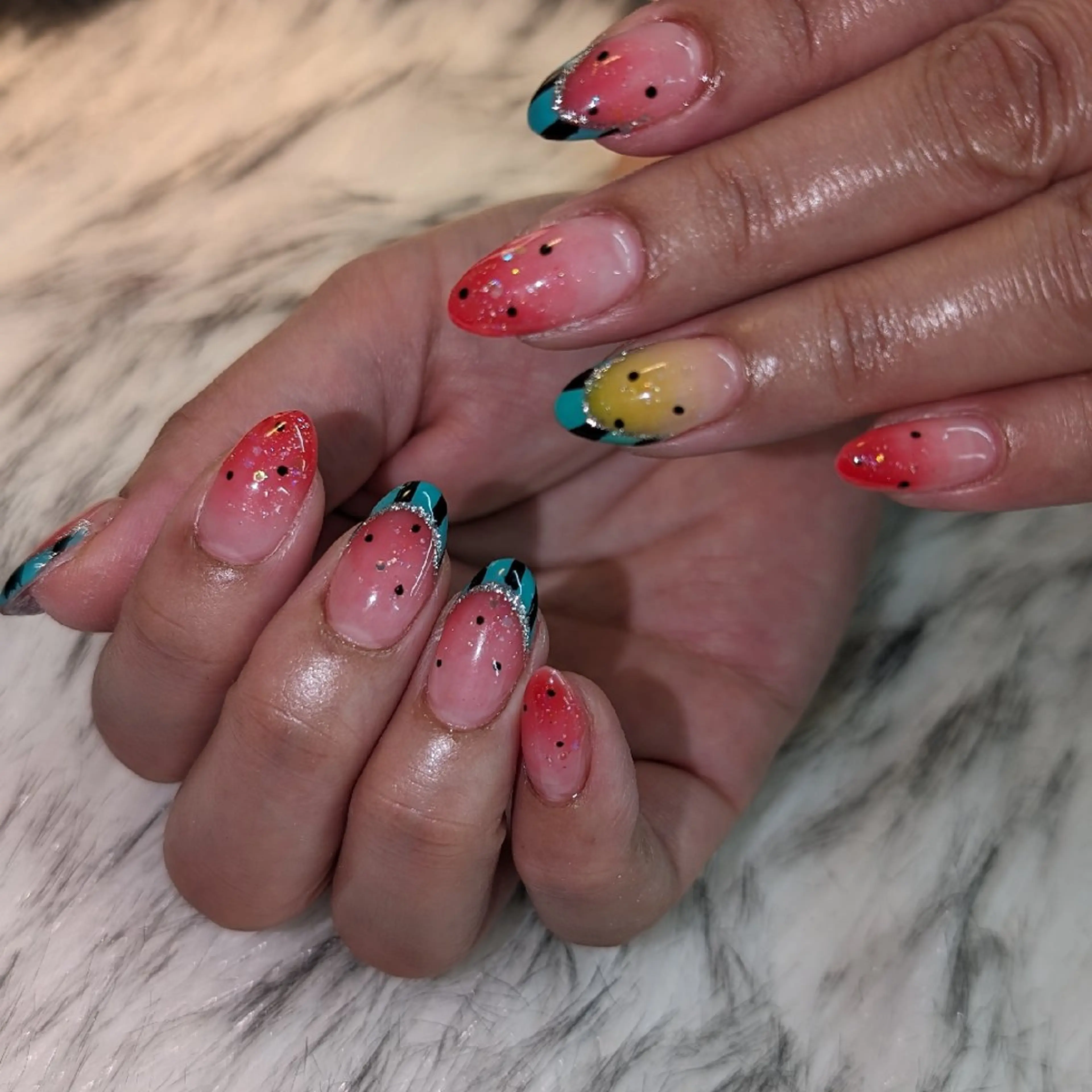 ネイル ハンドネイル RUNWAY 　　の眉毛・アイブロウイメージ