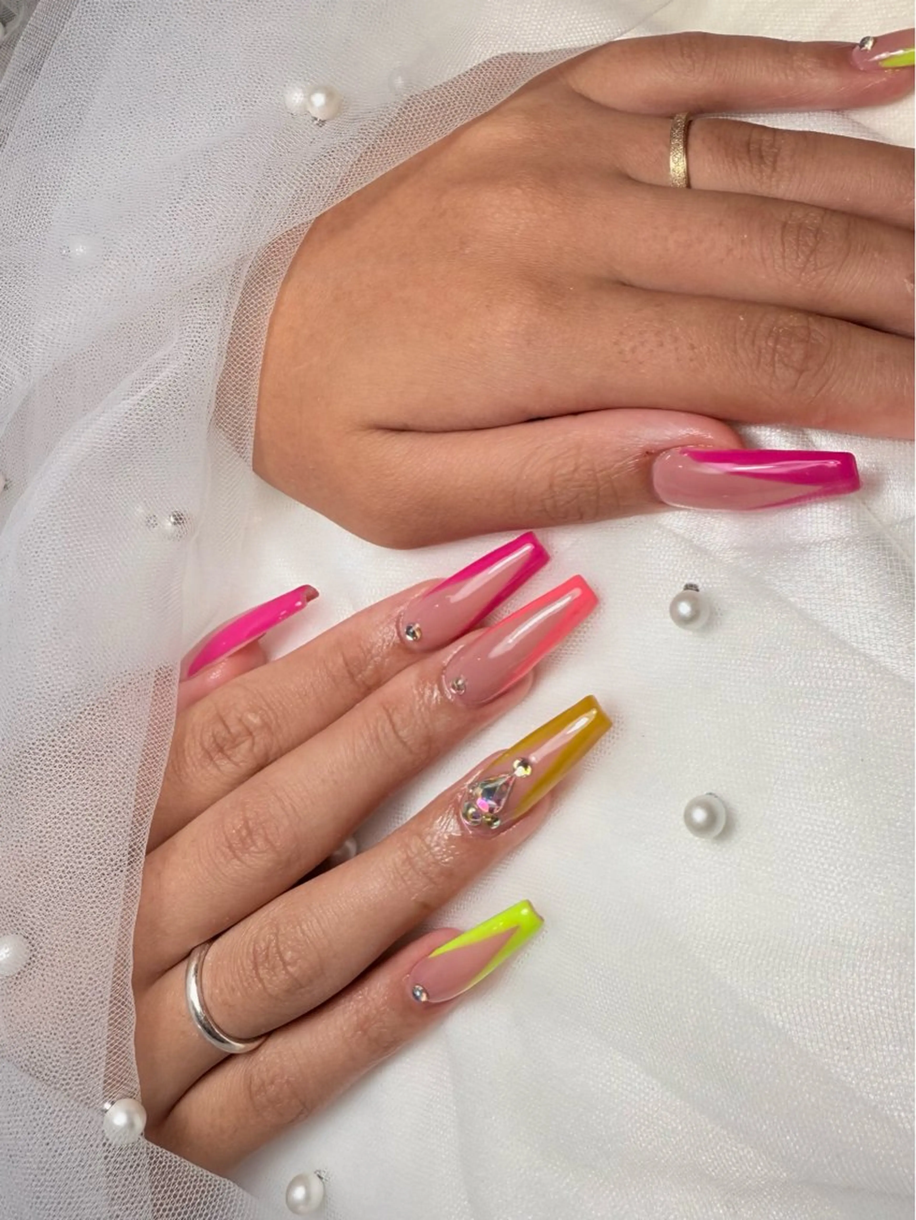 ネイル フレンチネイル キラキラネイル ロングネイル ストーンネイル 夏ネイル ハンドネイル 🌹Belle Nail🌹のネイルデザイン