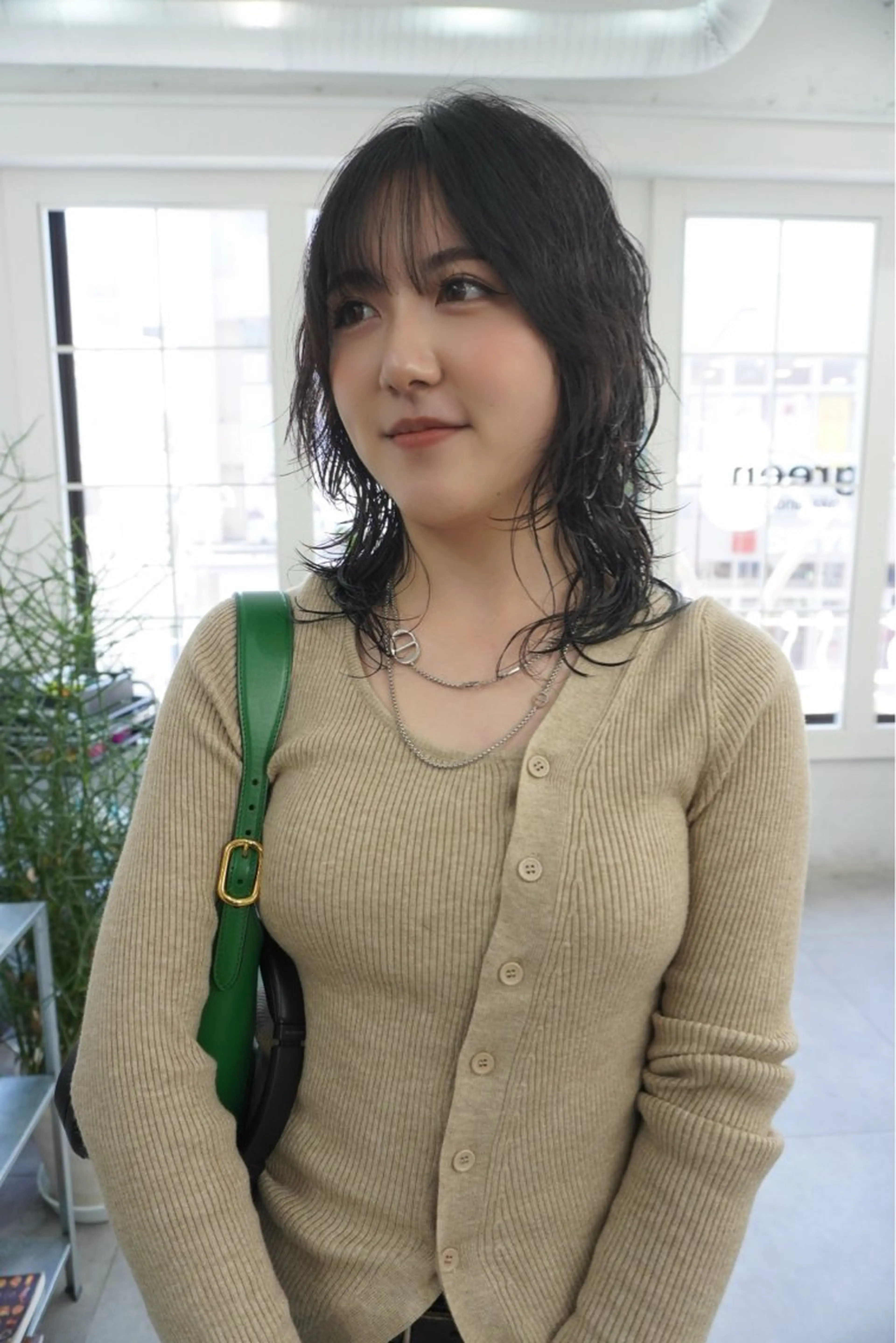 ミディアム カラー パーマ ミディアムパーマ レイヤーカット カット ヘアカラー パーマ トリートメント レイヤー／似合わせ TAKUYAのヘアスタイル