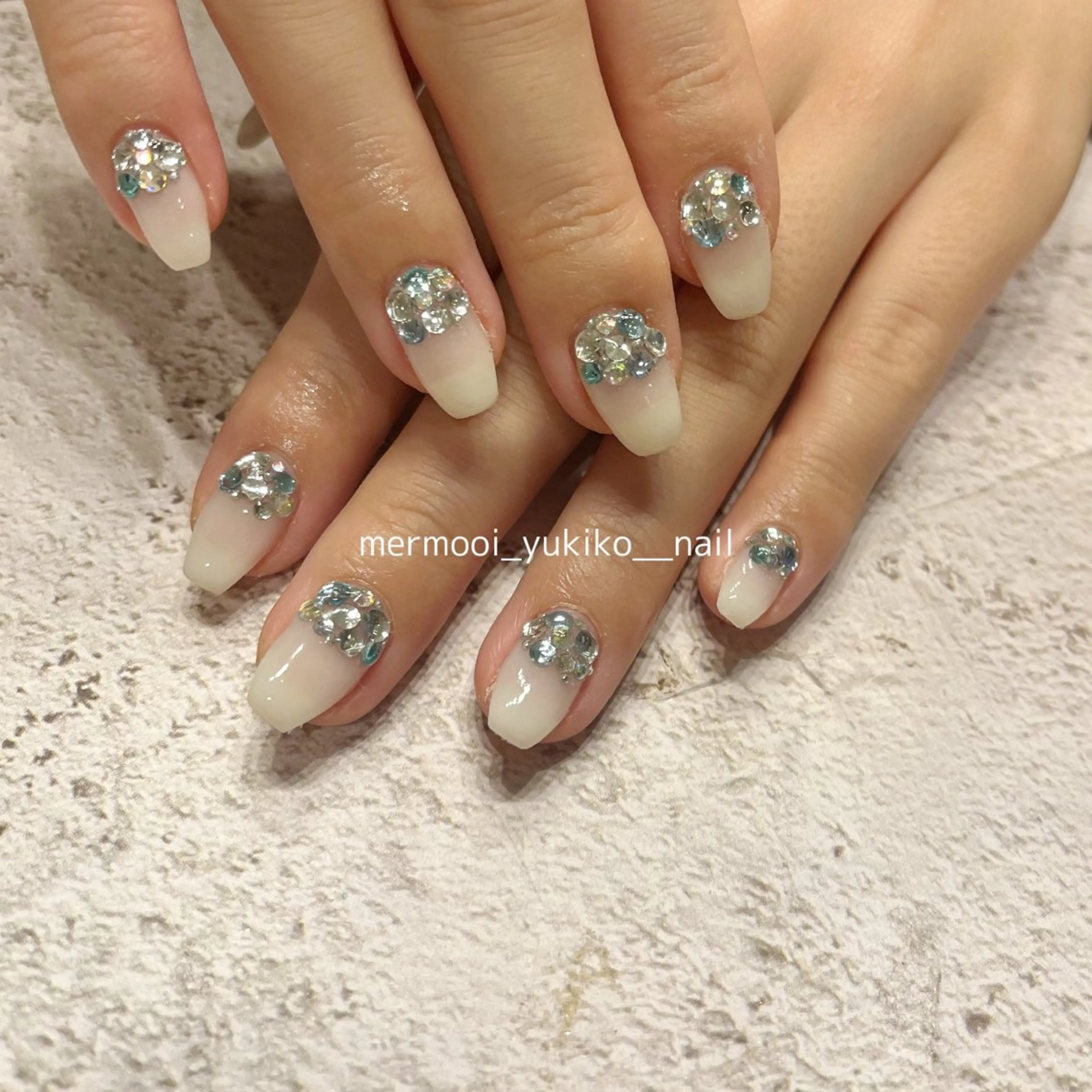 ネイル アートネイル ブルー ジェルネイル キラキラネイル 韓国ネイル ハンドネイル mermooi所属・melumooi nailのネイルデザイン