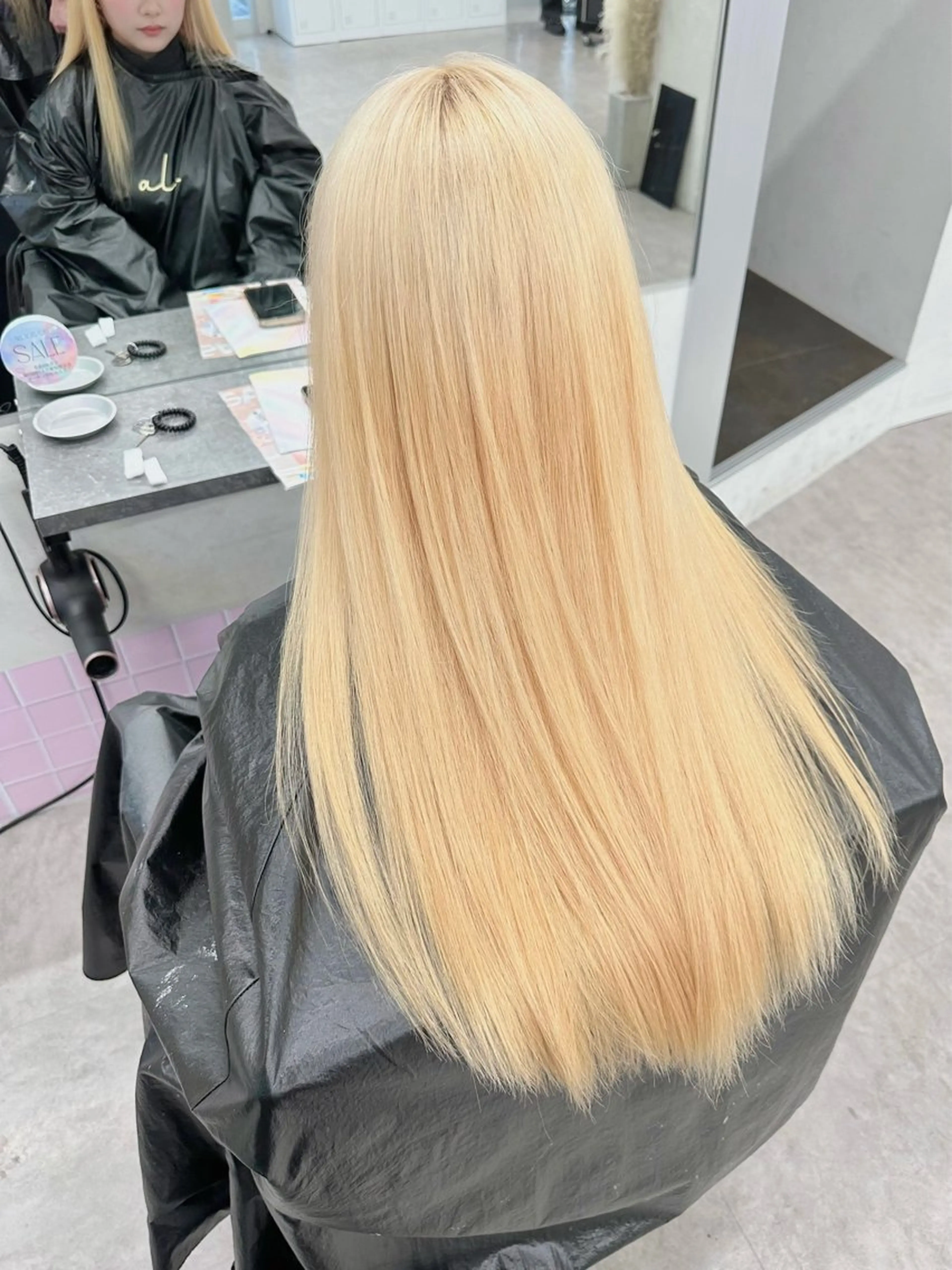 ロング カラー ウルフとハイトーン みっちー✂️のヘアスタイル