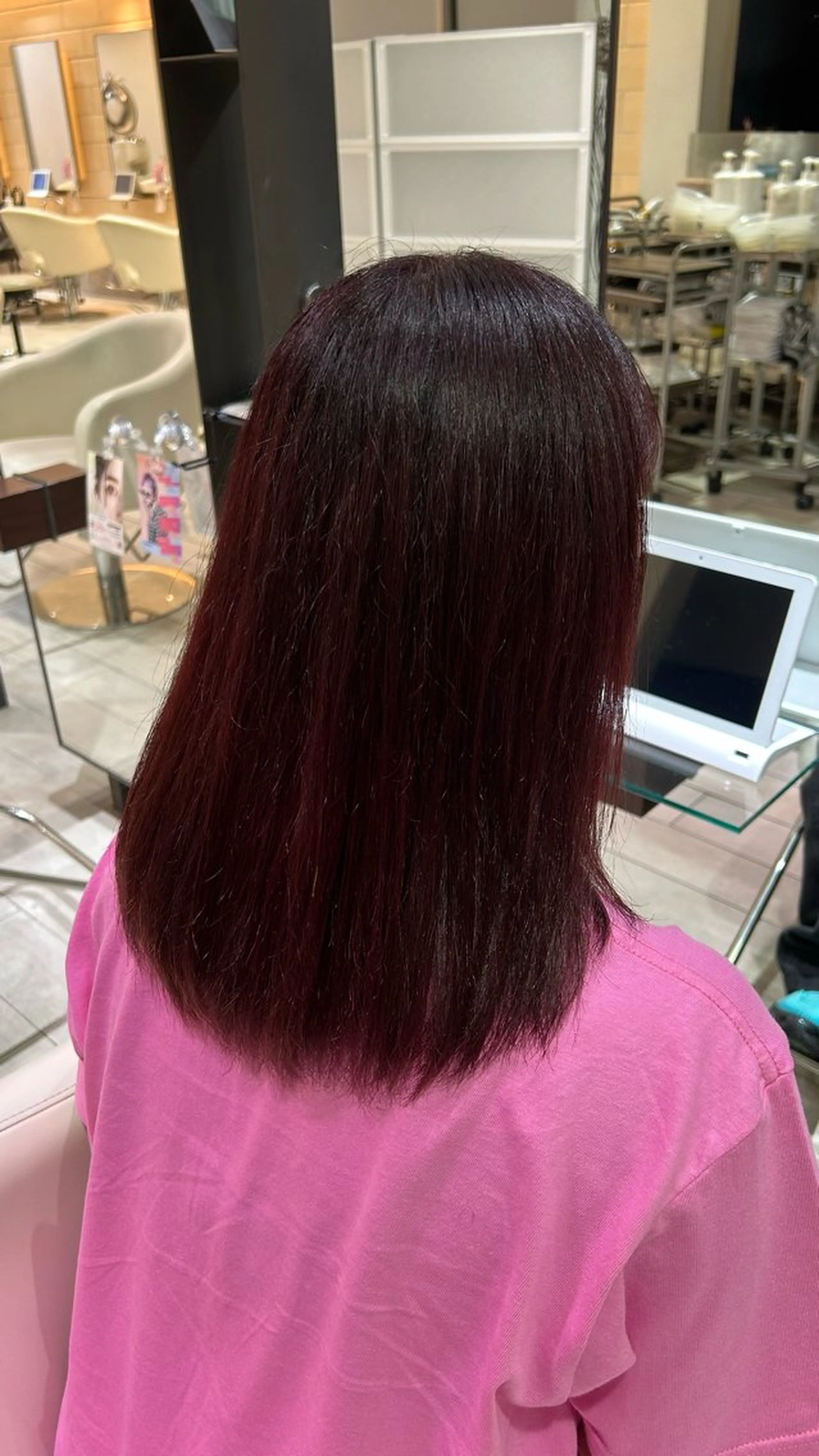 ミディアム カラー 市川 奈緒のヘアスタイル