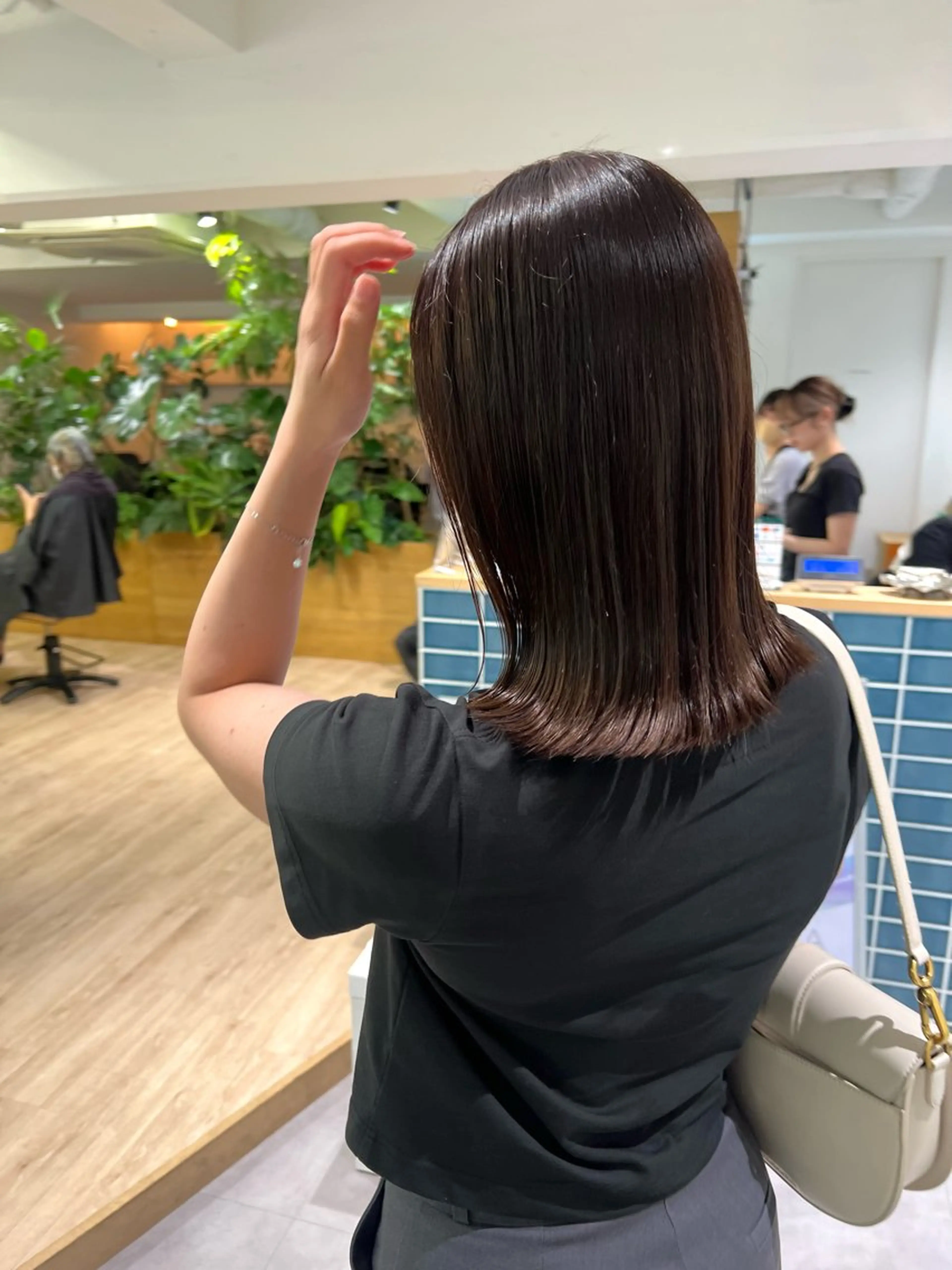 ミディアム カラー 溝曽路 優衣のヘアスタイル