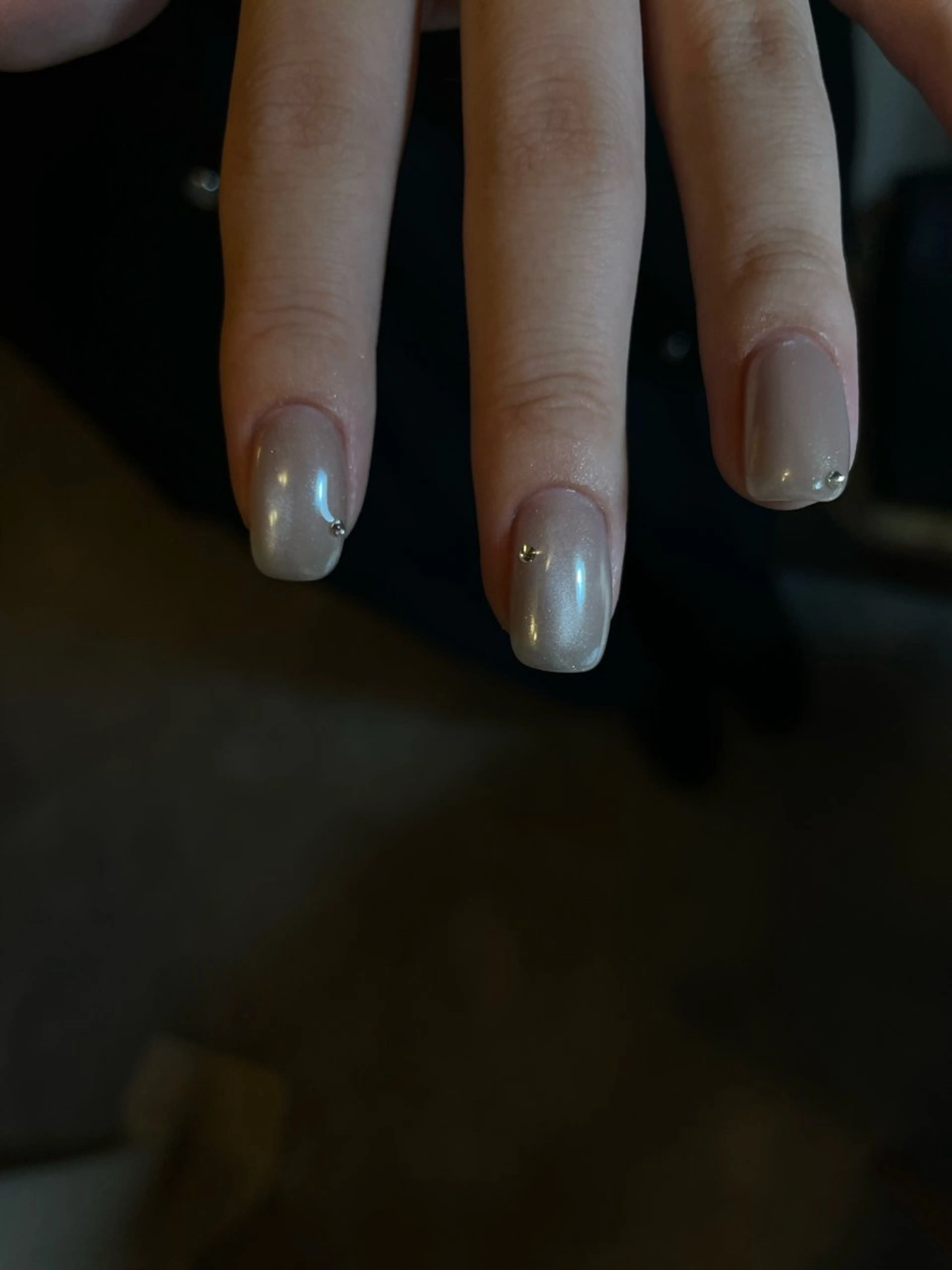 ネイル オーロラネイル 氷ネイル・うるうるネイル マグネットネイル ホワイト ハンドネイル roof nailのネイルデザイン