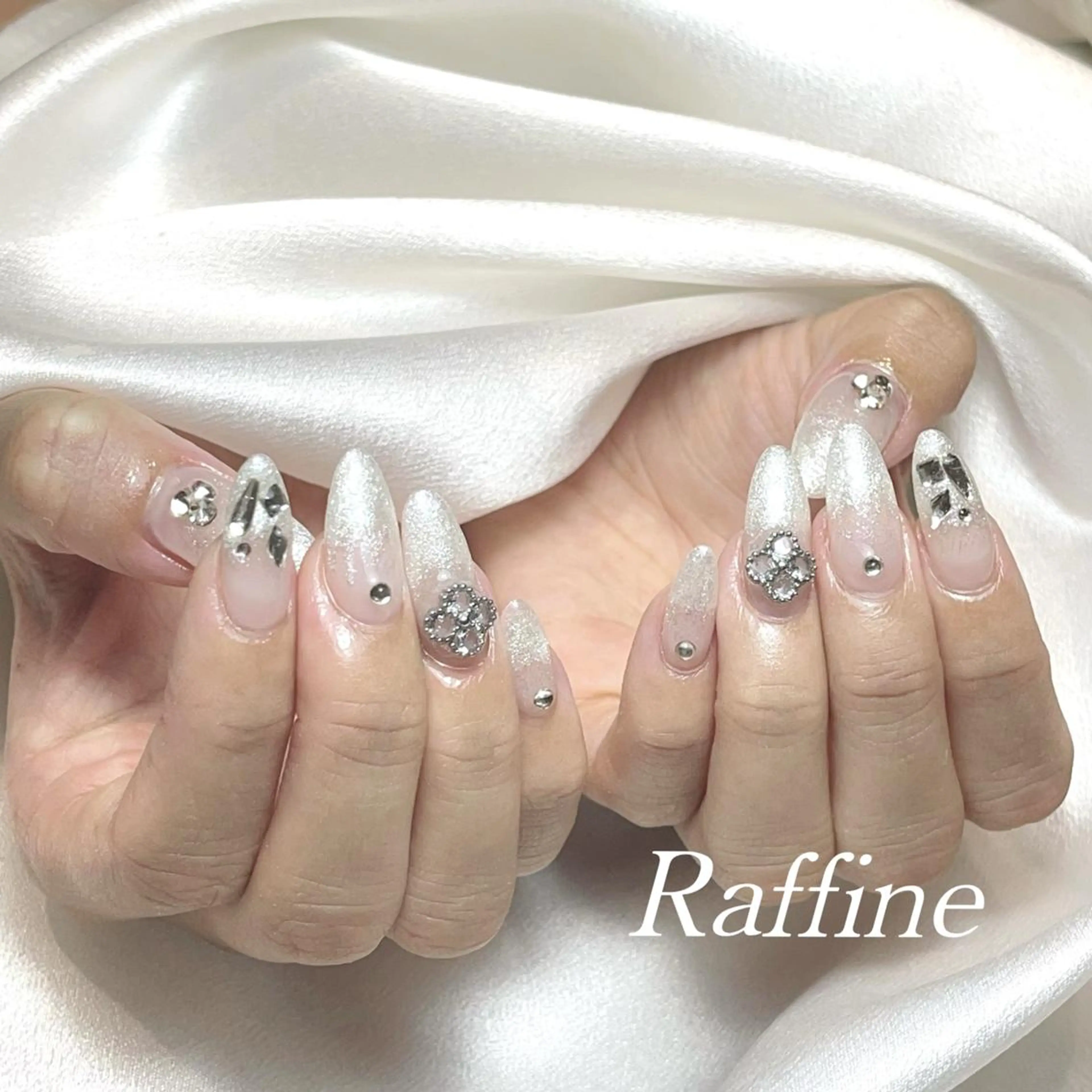 ネイル RAFFINE 月🦋🩵のネイルデザイン