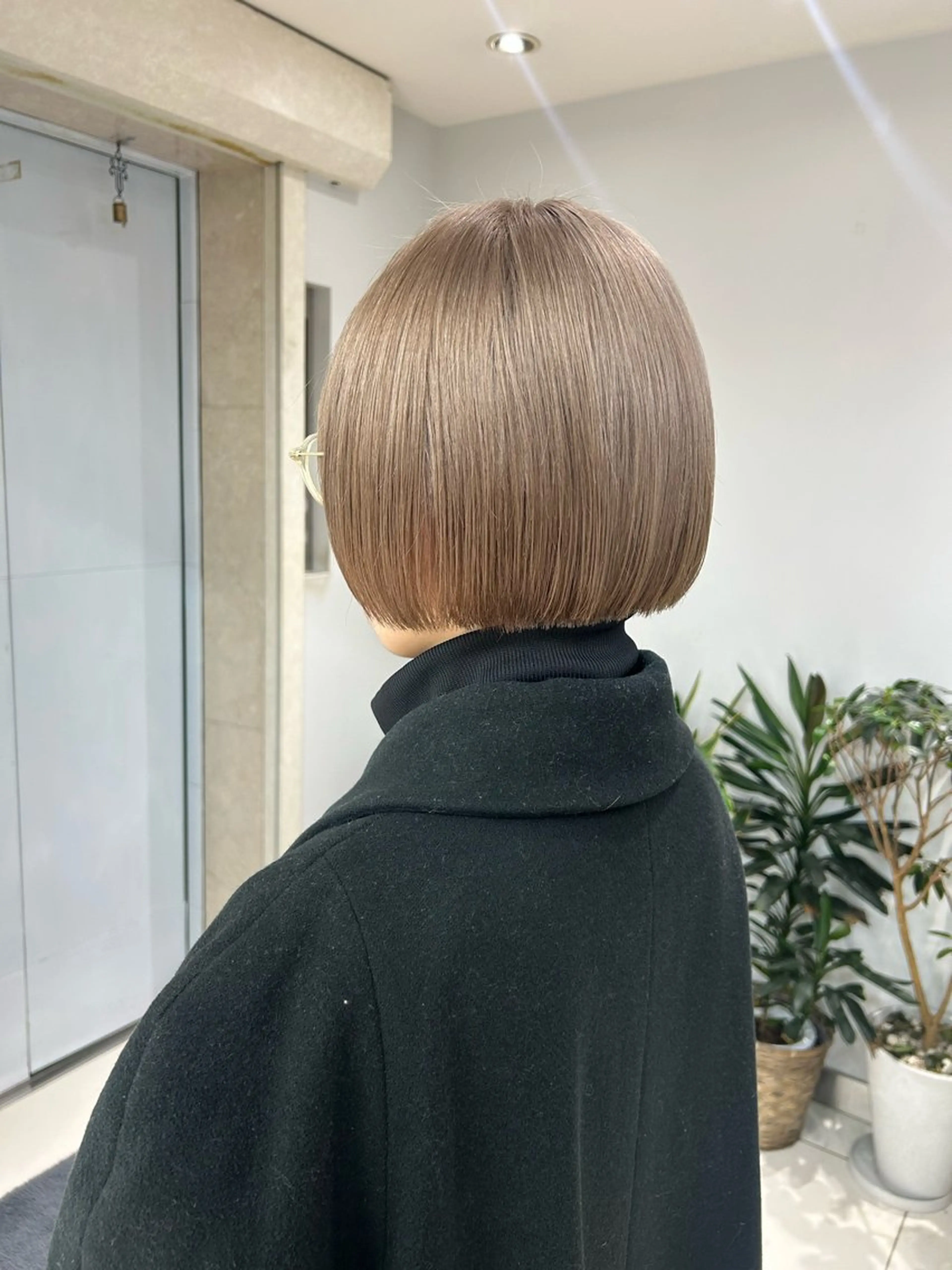 ミディアム カラー ベージュカラー ブリーチ ミルクティーベージュ ナチュラル×色気パ ーマ 渋谷/マナミのヘアスタイル