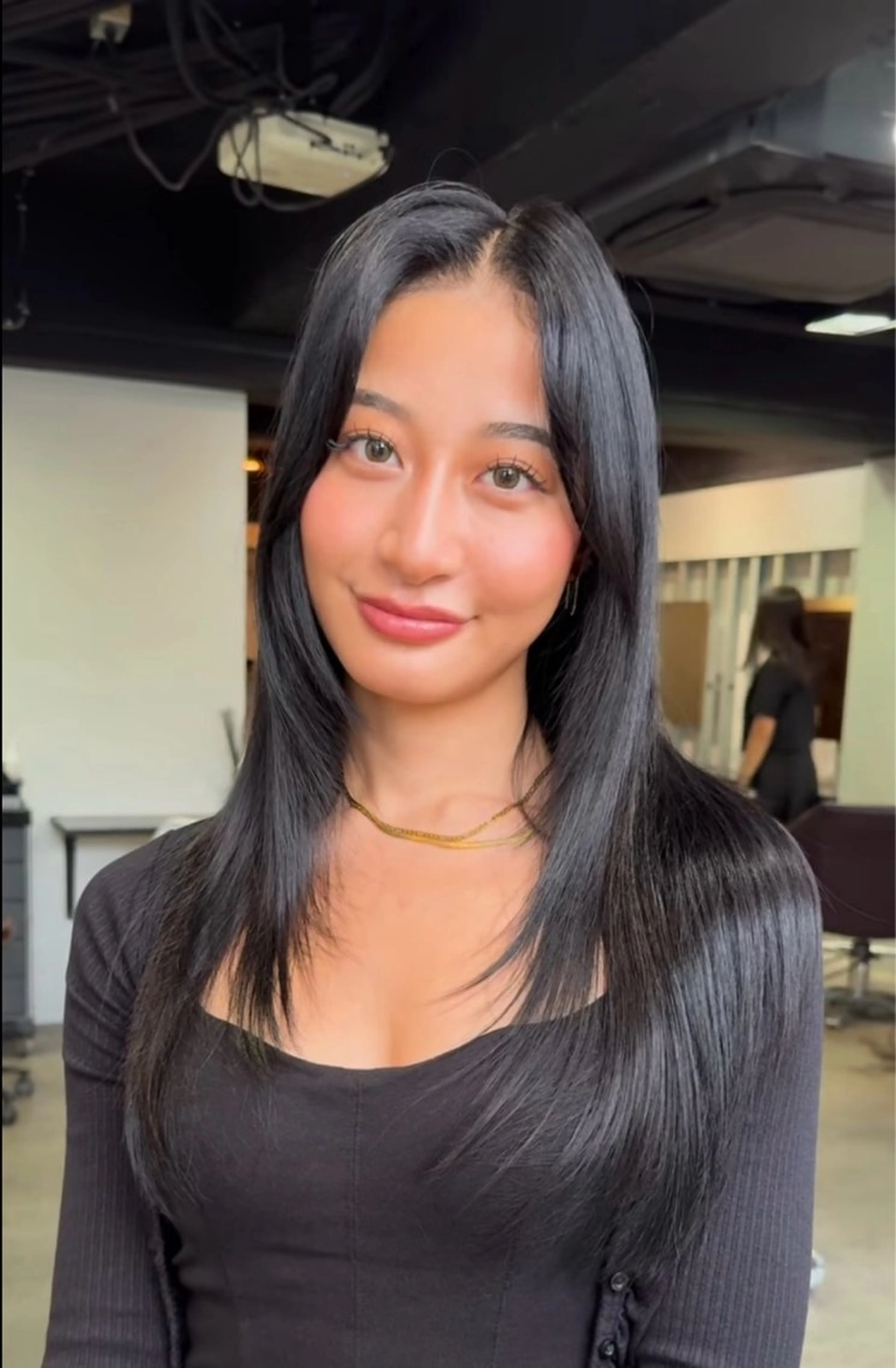 セミロング カラー 透明感カラー グレージュ レイヤーカット カット ヘアカラー トリートメント ヘアセット 韓国レイヤー/ツヤ髪 🤍kosuke🤍のヘアスタイル