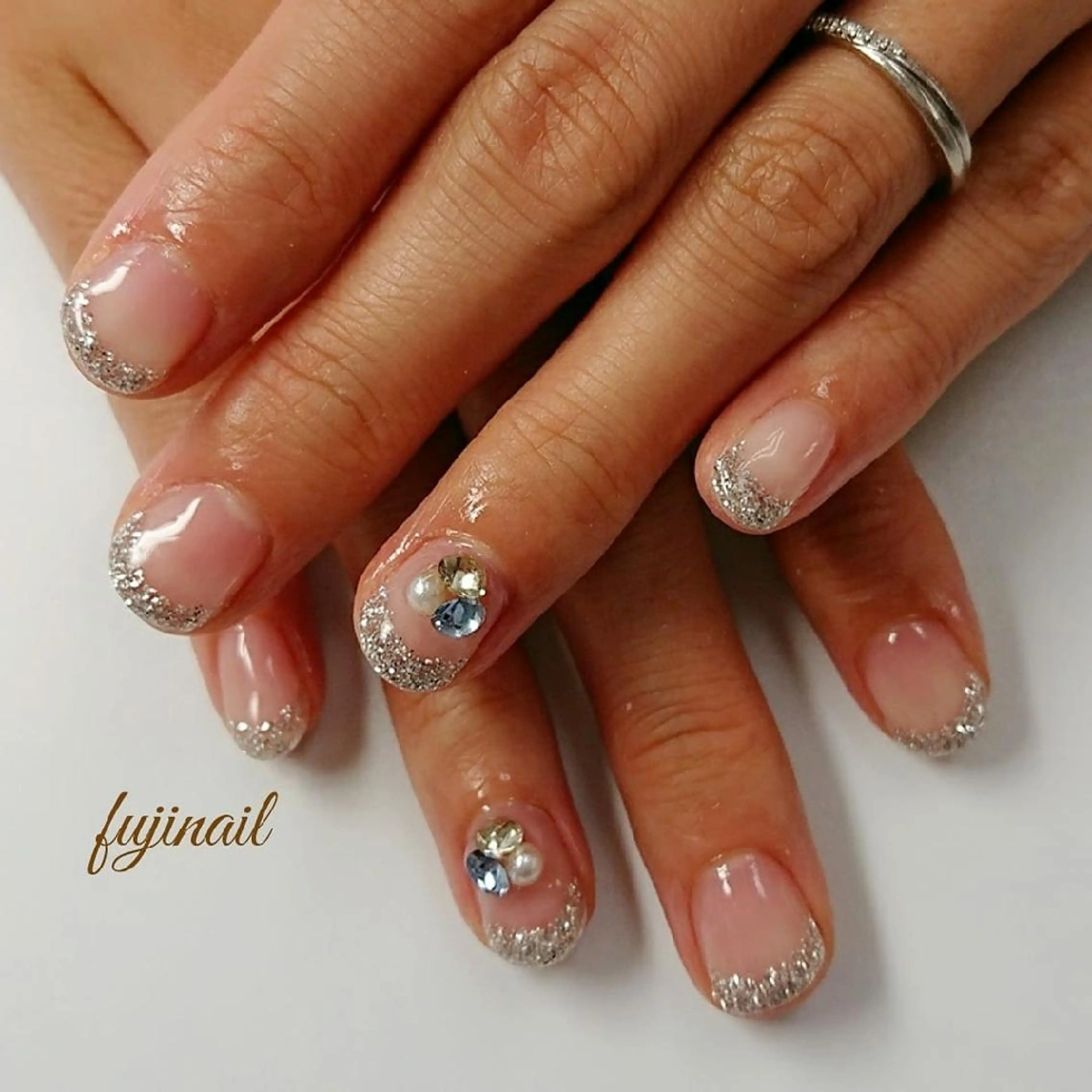 ミディアム ネイル fujinail(バーバーフジノ)所属・藤野 智美のネイルデザイン