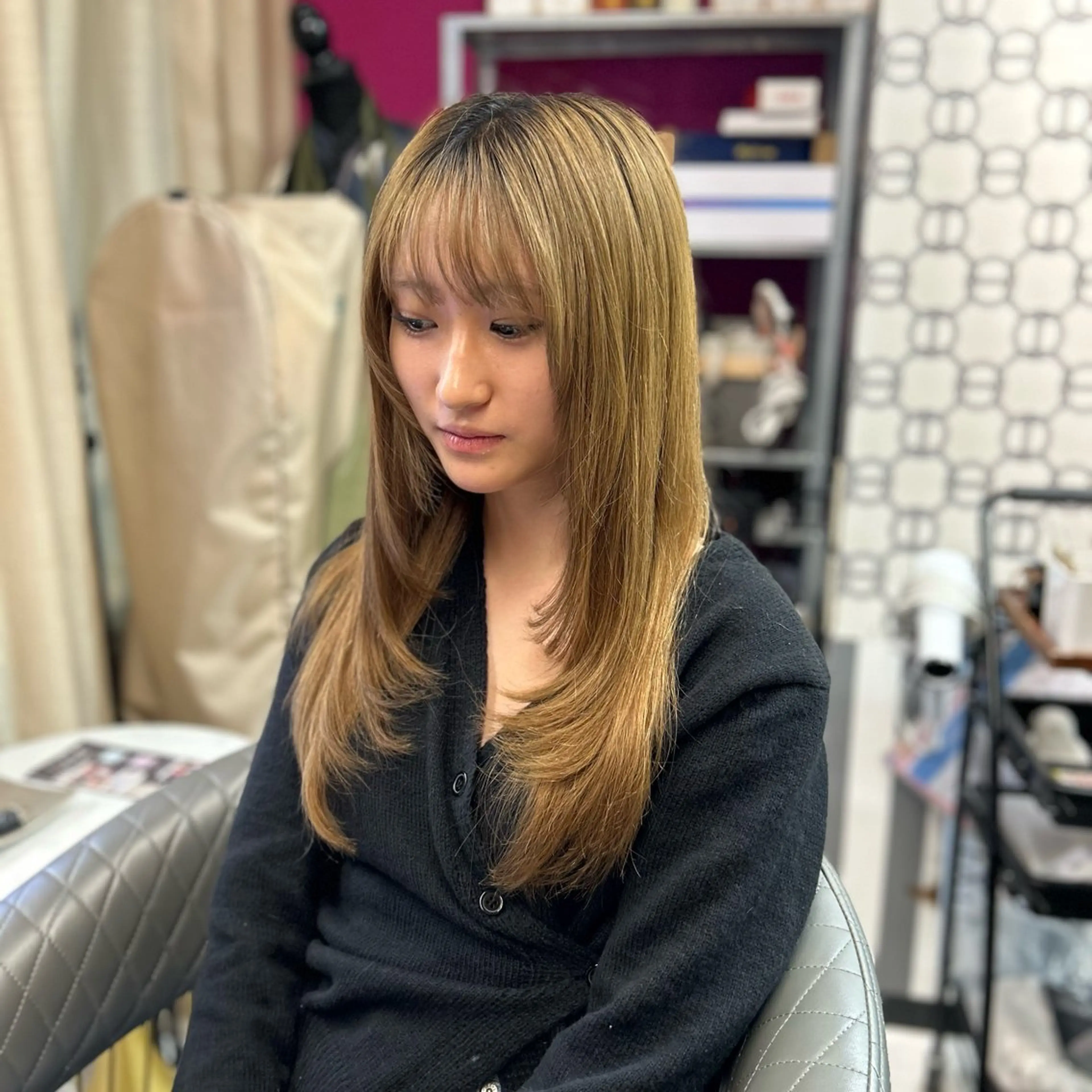 ロング 顔まわりレイヤー レイヤーカット 新宿プルエクステ 【tsubura】のヘアスタイル