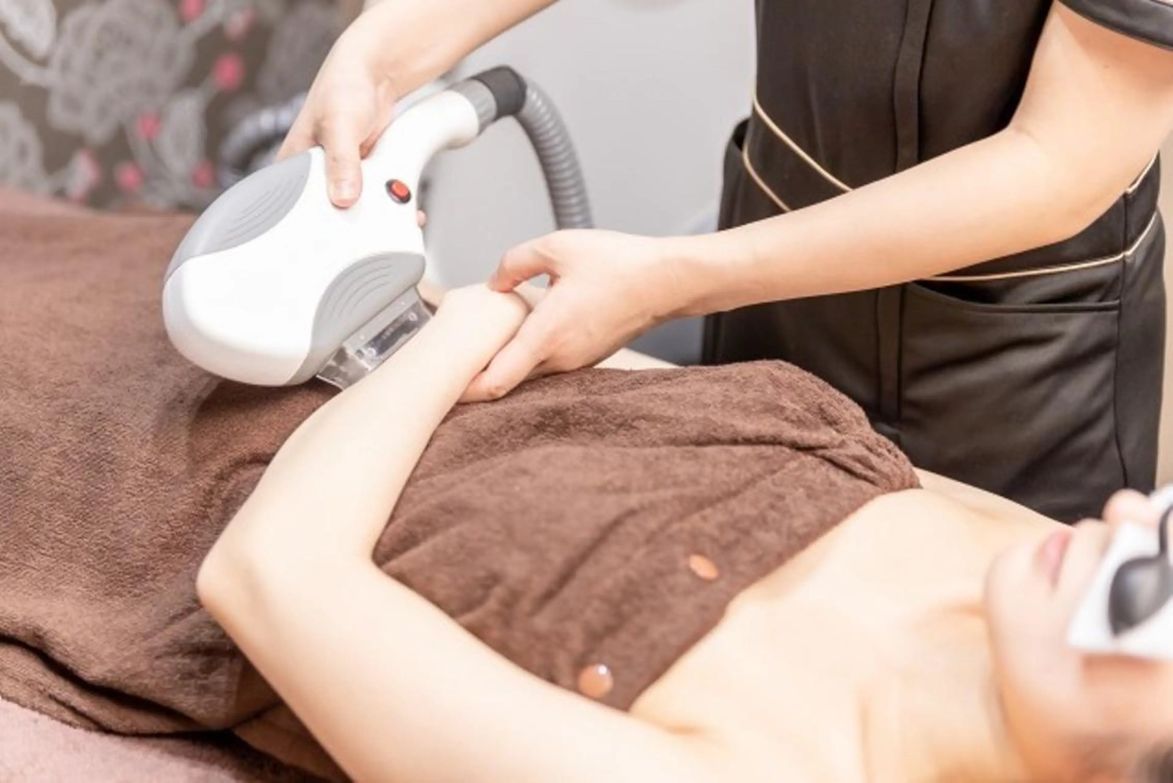 【女性限定】腕全部脱毛(ヒジ上下・手の甲指)の写真