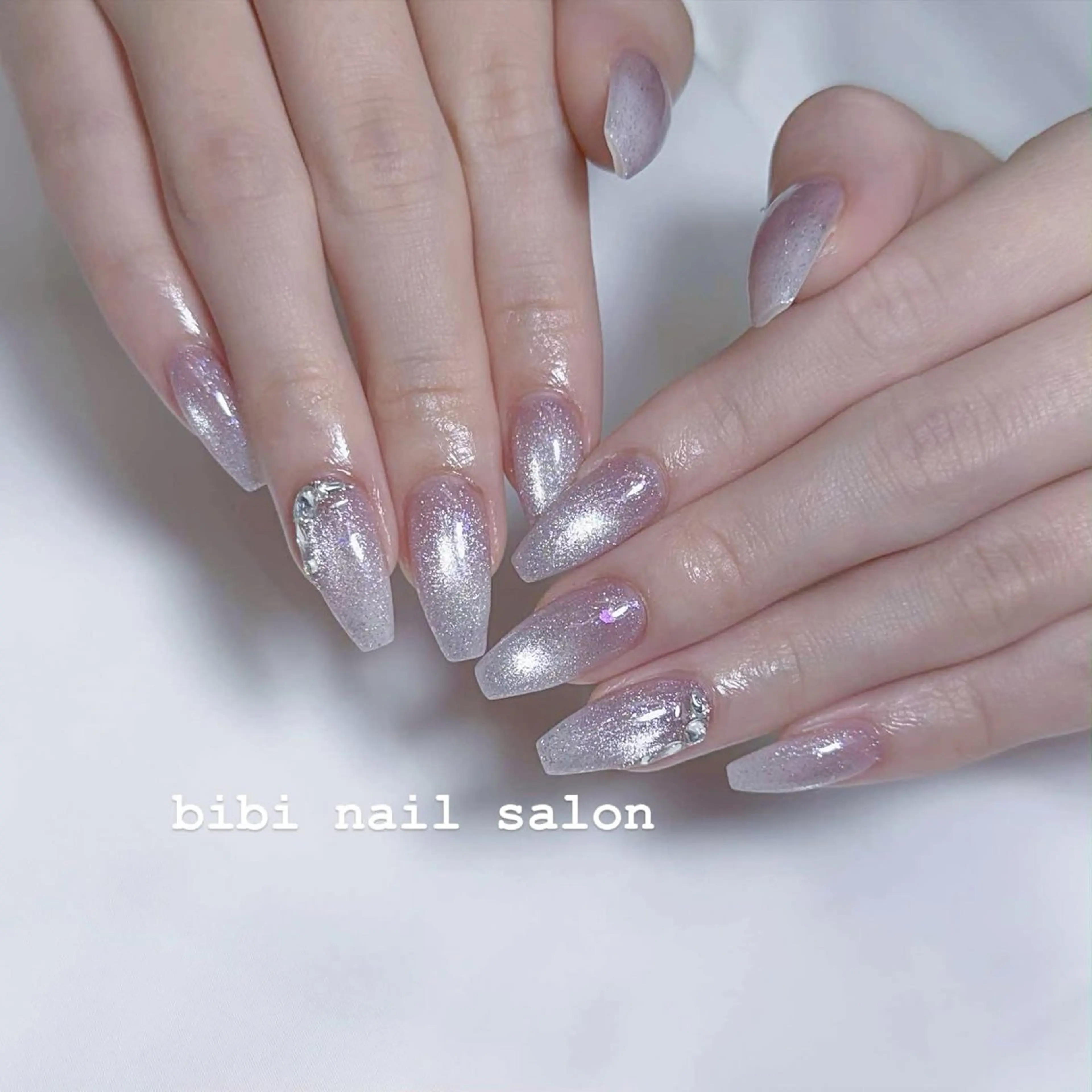 ミディアム ハンドネイル Bibi beauty spa Osaka所属・Chann Channのネイルデザイン