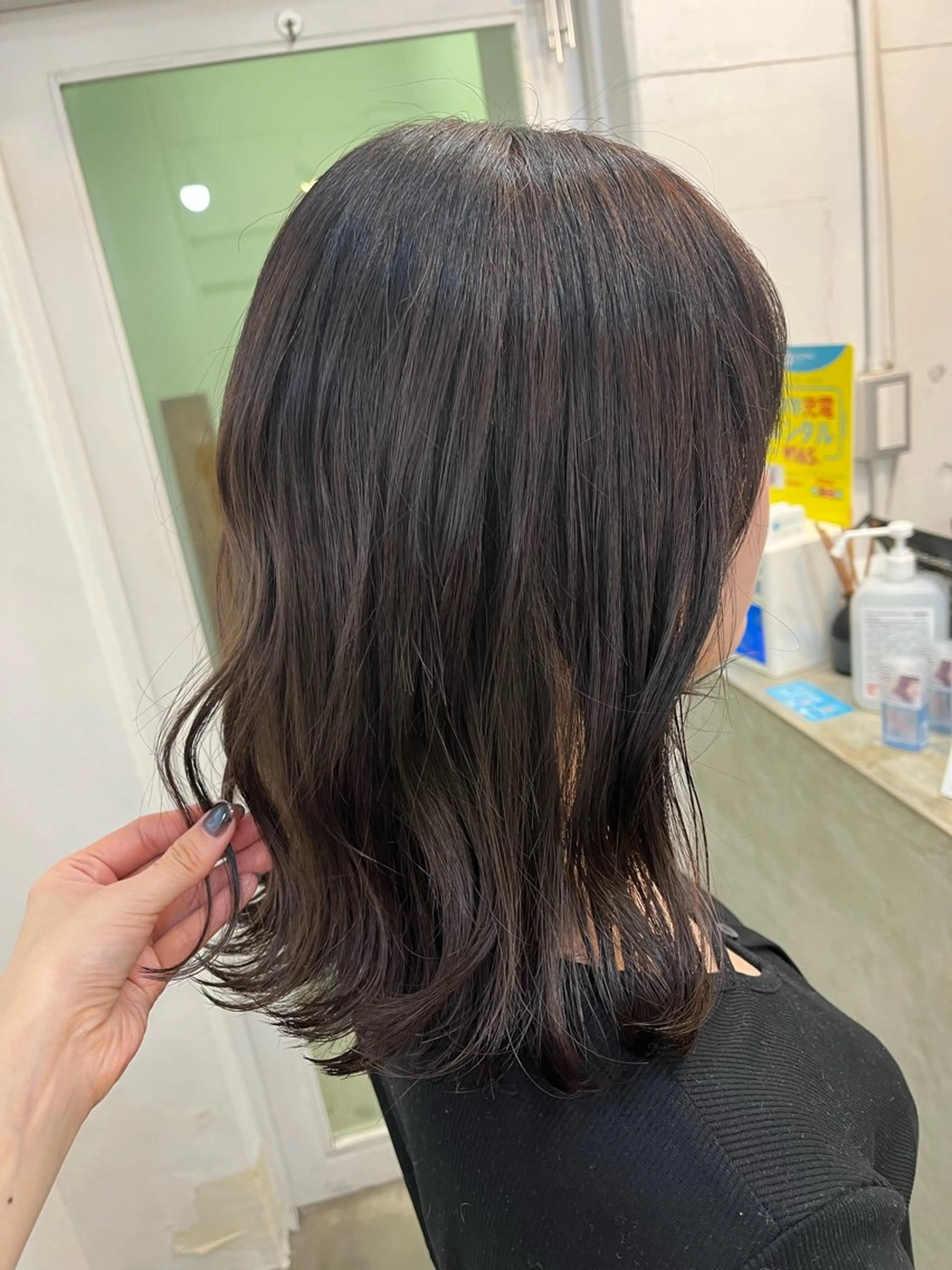 セミロング カラー ヘアアレンジ ブリーチ hazuki🐈‍⬛ 透明感カラーのヘアスタイル