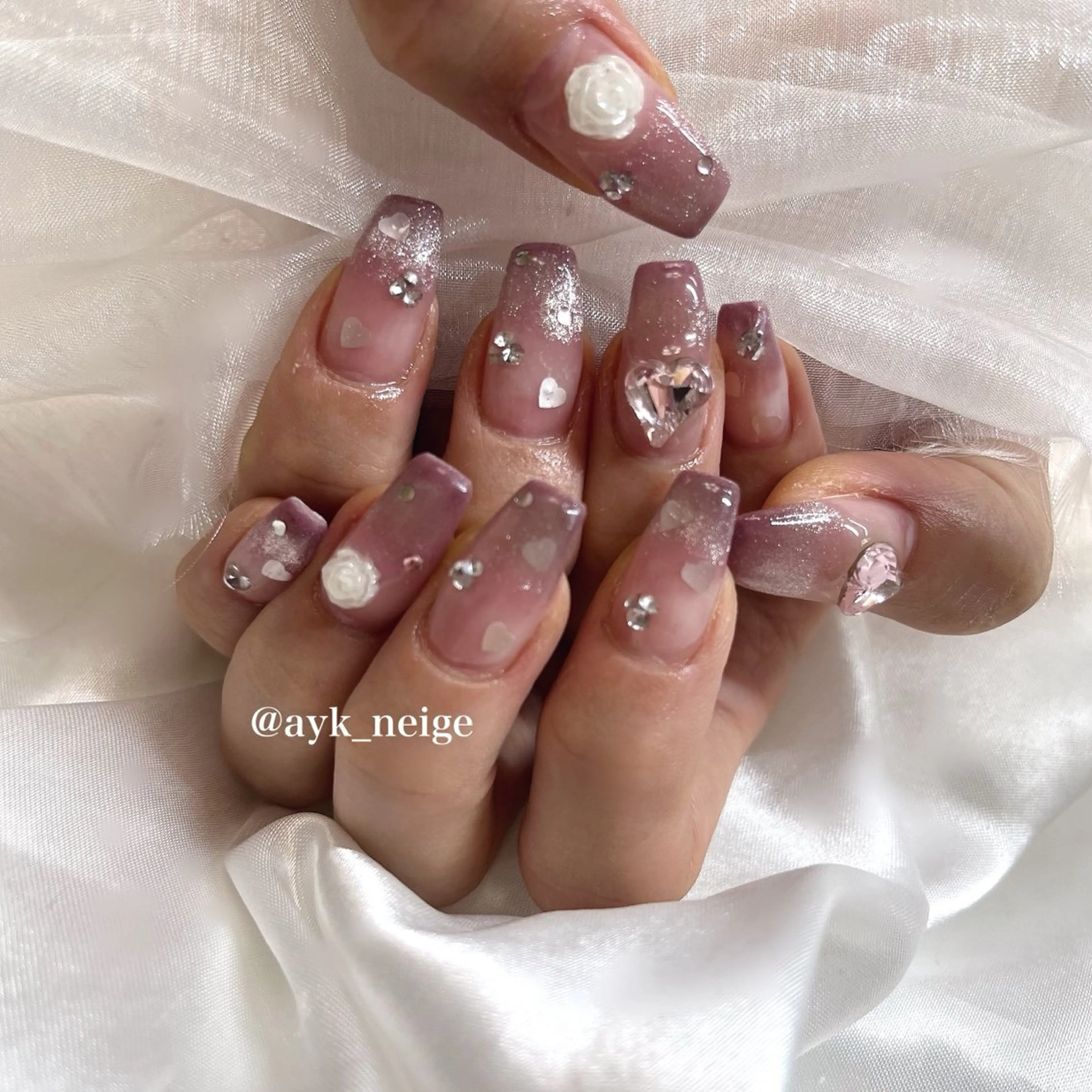 ネイル フットネイル キラキラネイル 韓国ネイル リボン シンプルネイル n'eige nail所属・大谷 綾香のネイルデザイン