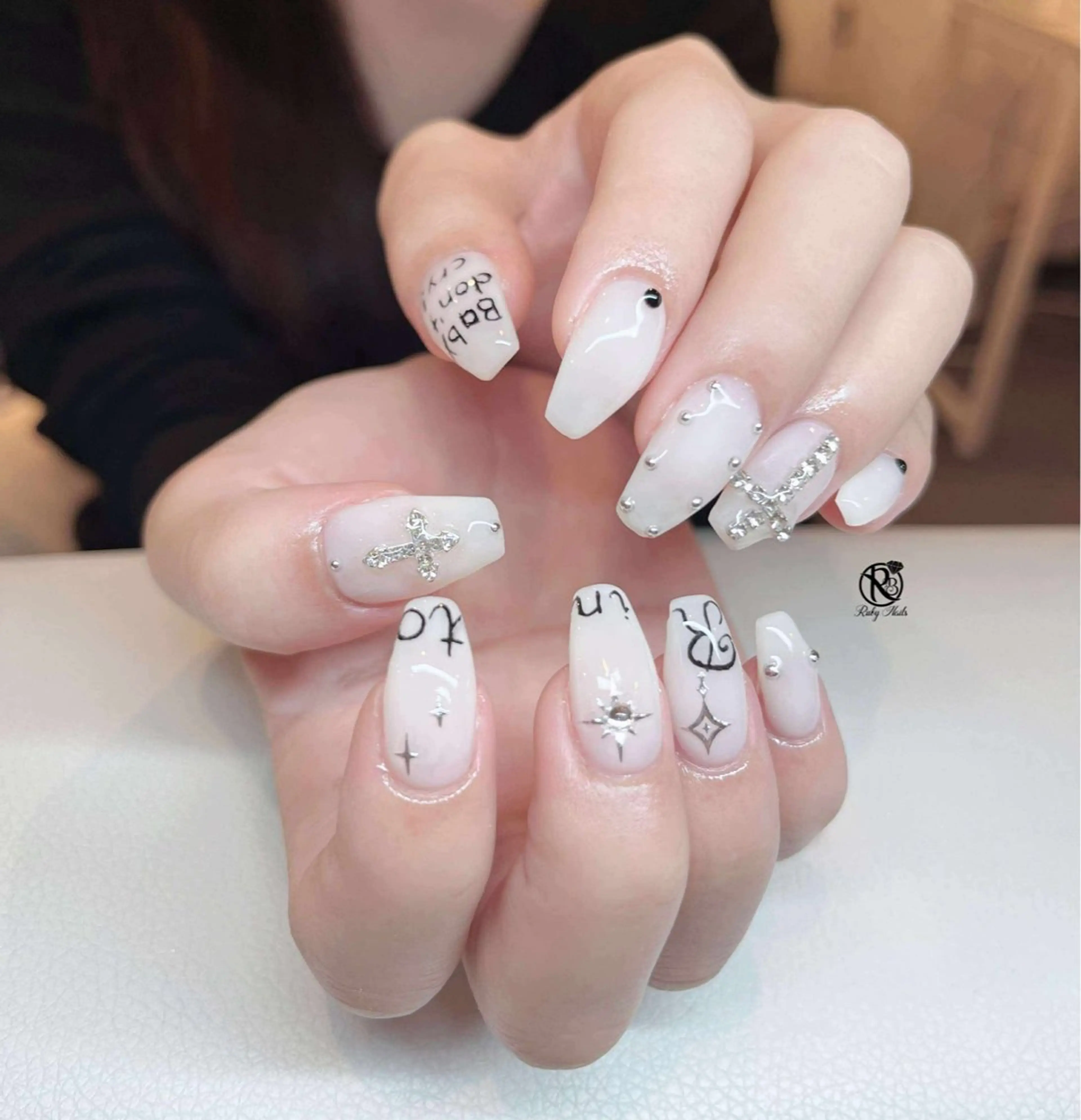 ネイル チークネイル フットネイル フレンチネイル グラデーション キラキラネイル Yukichan 日暮里店のネイルデザイン