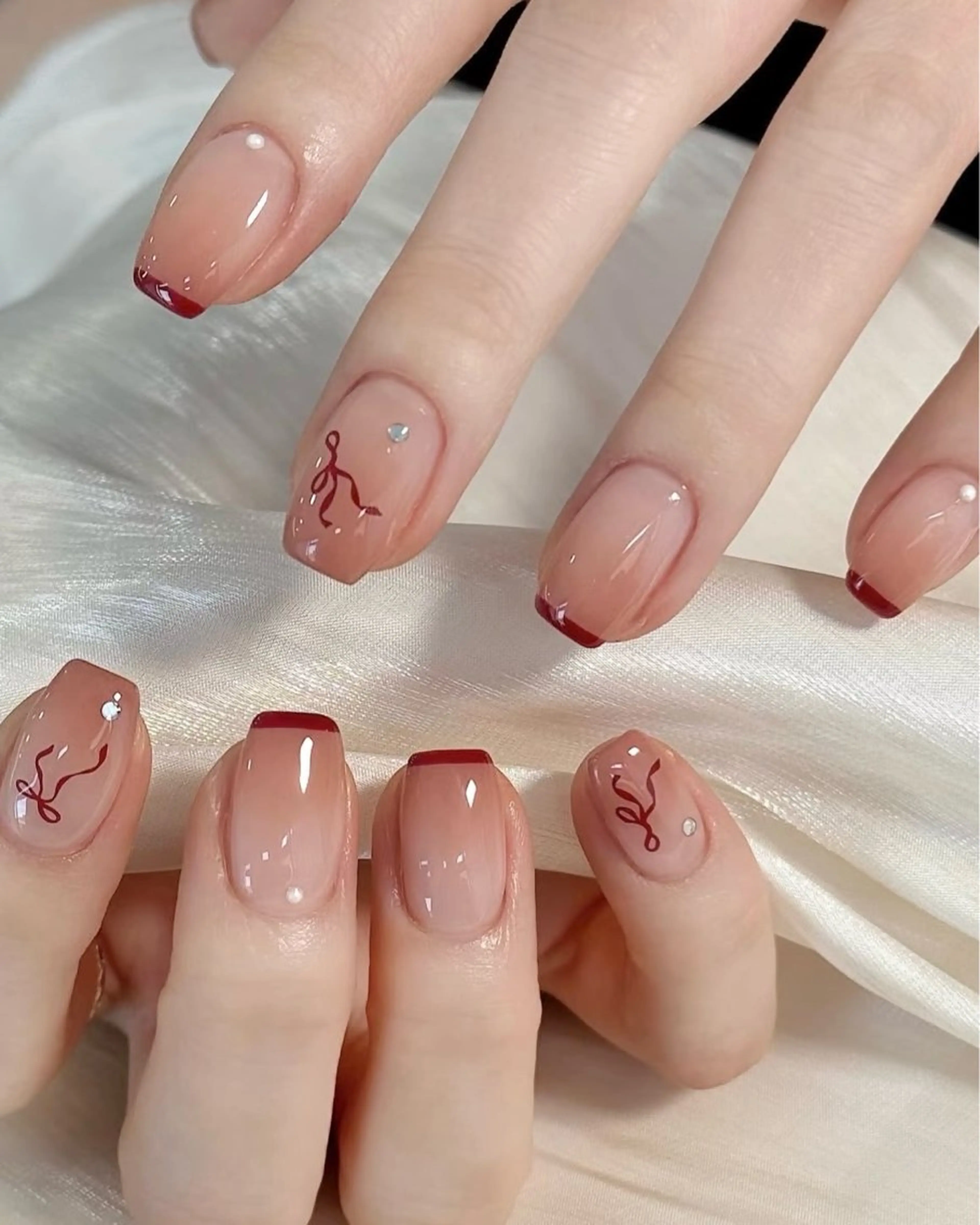 ネイル チークネイル フレンチネイル ハート キラキラネイル 韓国ネイル ハンドネイル Speraネイル 大宮店🎀のネイルデザイン