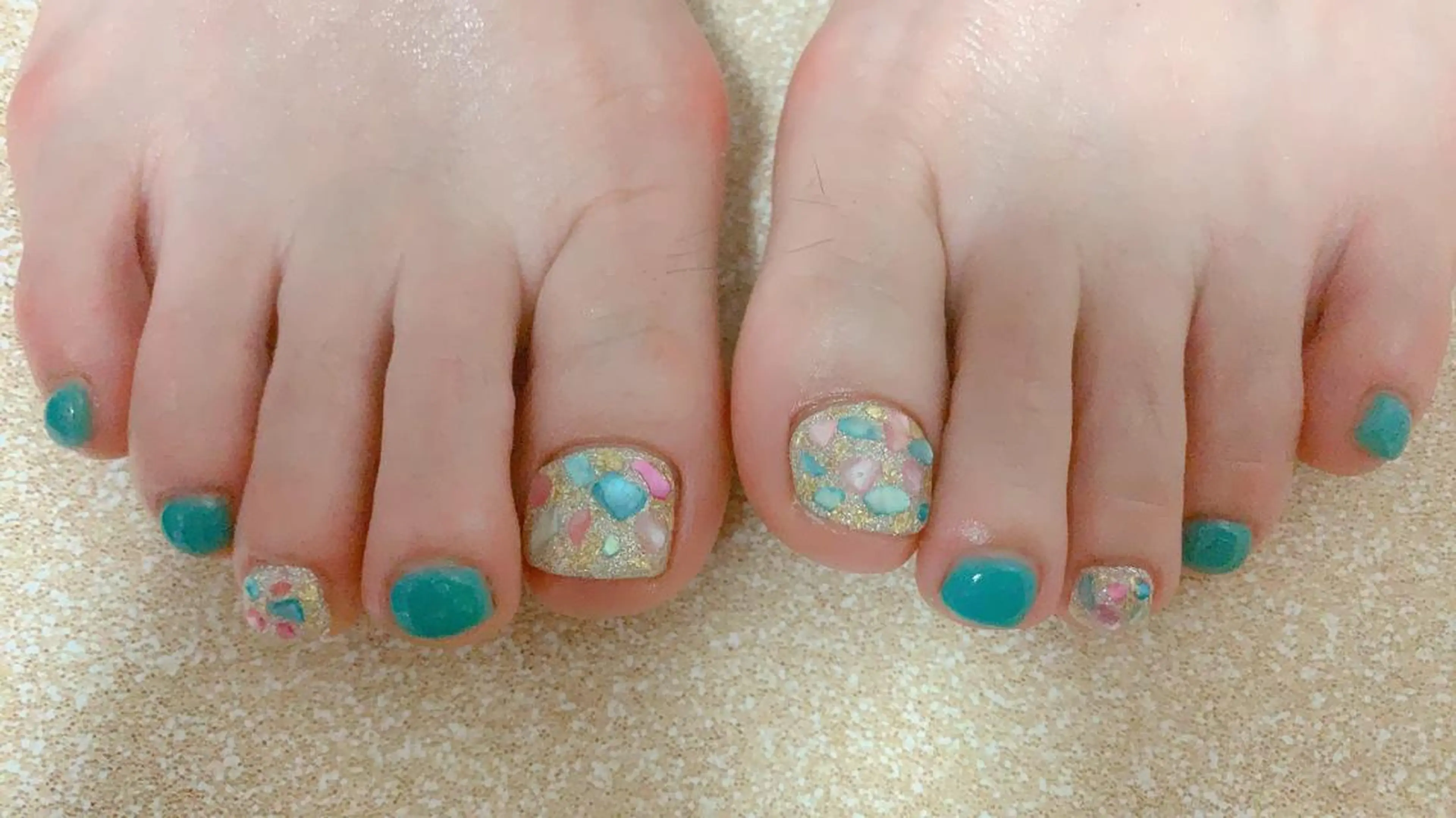 ネイル ワンカラーネイル ストーンネイル nico.nico.mark NAIL所属・小林 梓のエステ・リラクイメージ