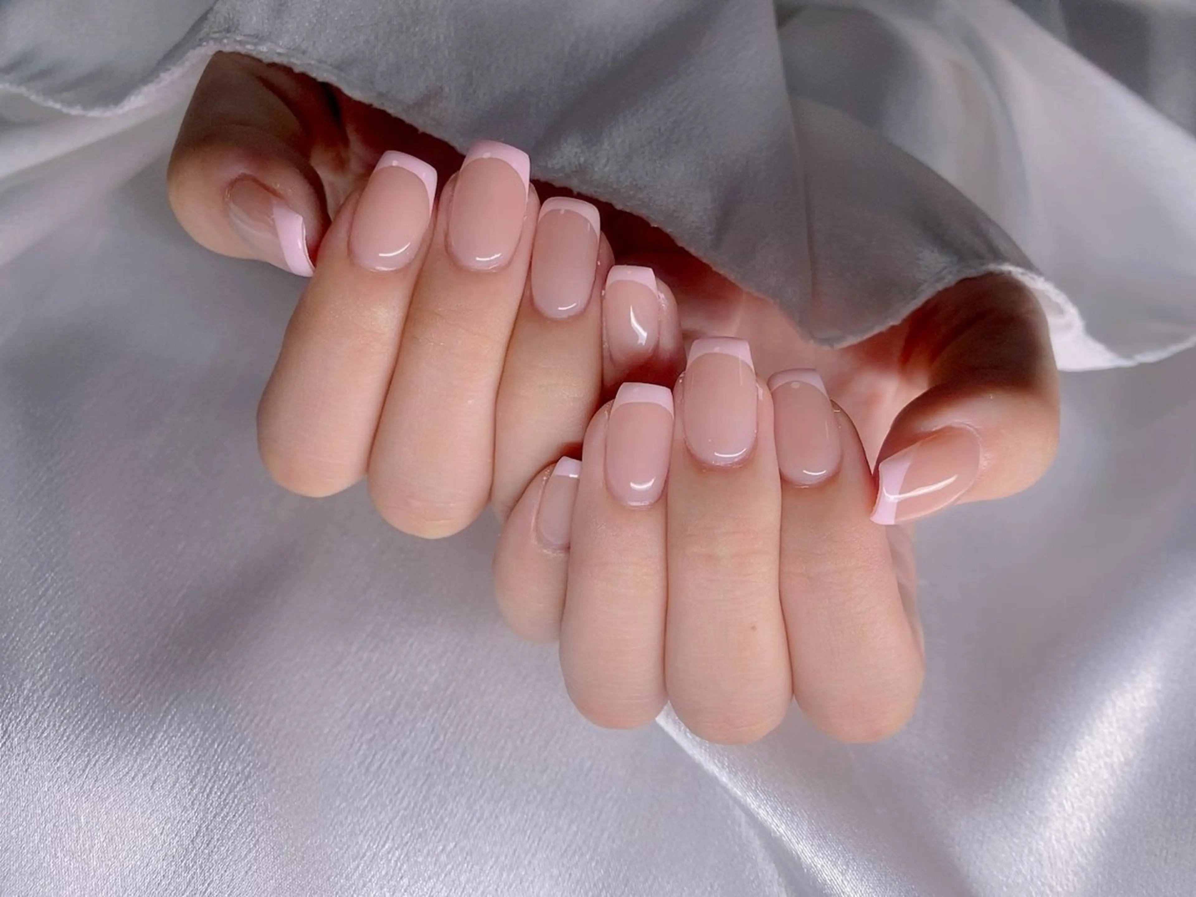 ネイル オーロラネイル 長さ出し フレンチネイル ジェルネイル ラメ(グリッター) ハンドネイル ETERNA Nail 銀座店【パラジェル/フィルイン/チップ長さだし/マグネット/ニュアンス】所属・ア カリのネイルデザイン