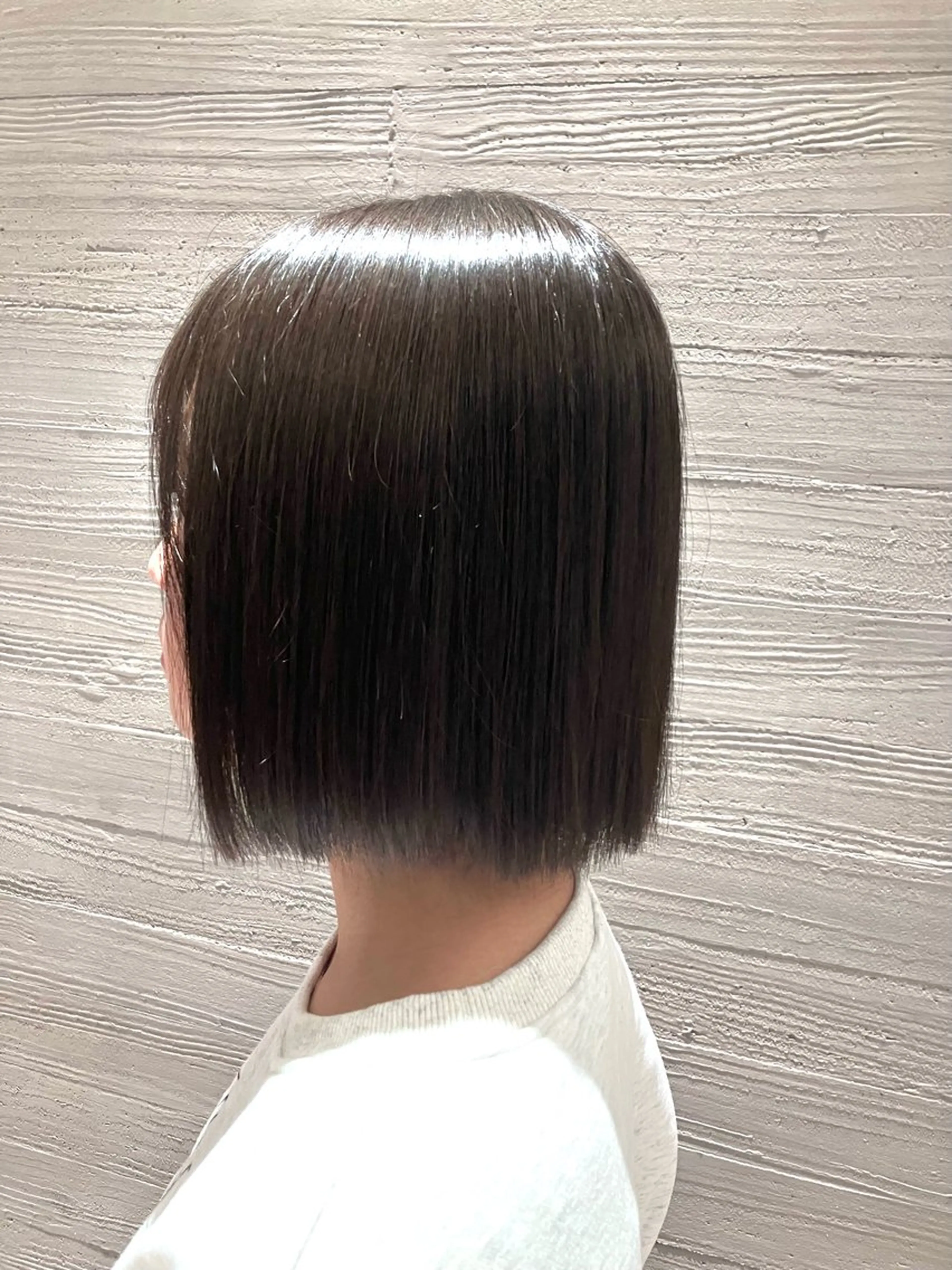 ショート ボブ サキ🤍ハイトーン 🩰くびれ巻きヘアのヘアスタイル