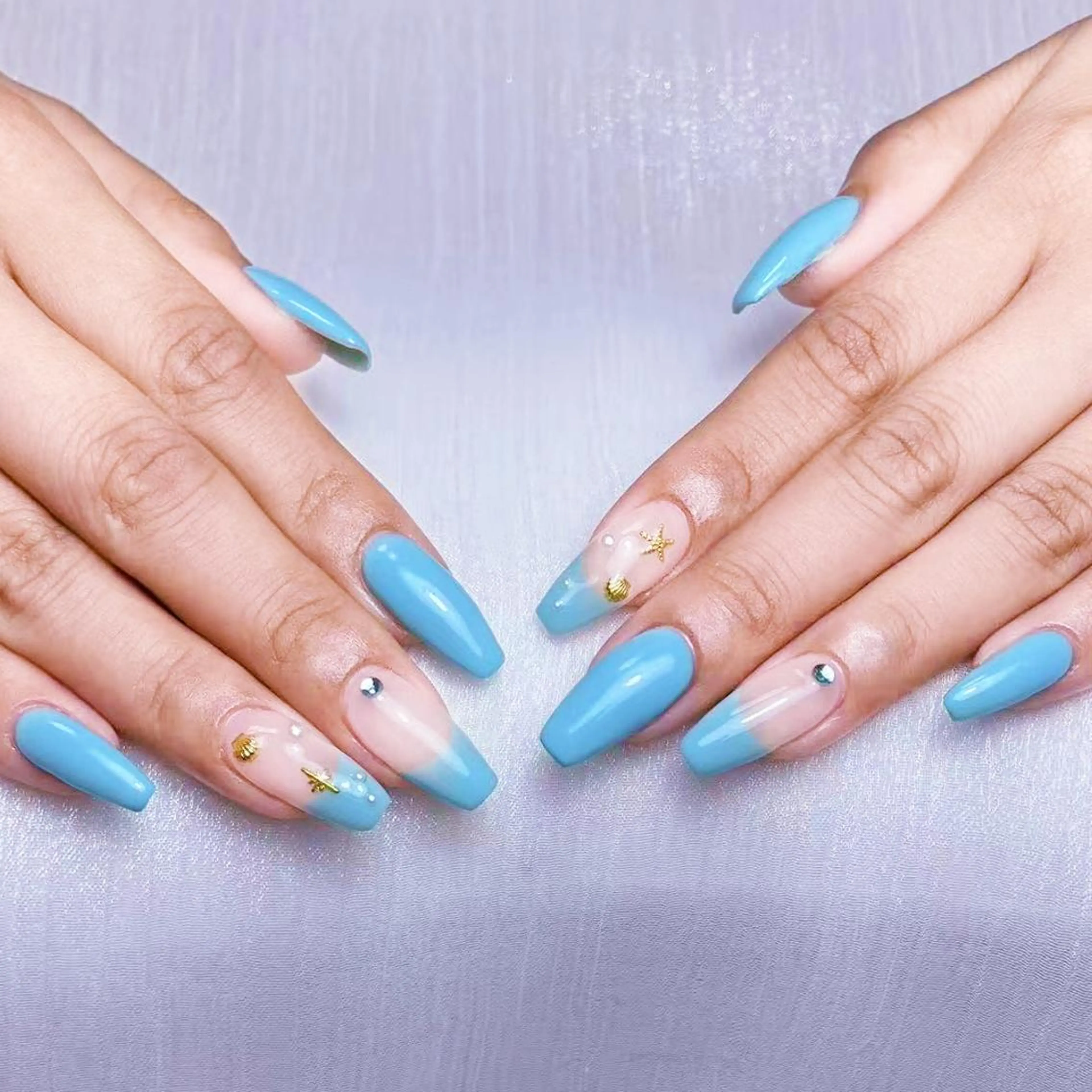 ネイル アートネイル オーロラネイル ガーリー キラキラネイル 韓国ネイル ハンドネイル DIANMOND NAIL🌸のネイルデザイン