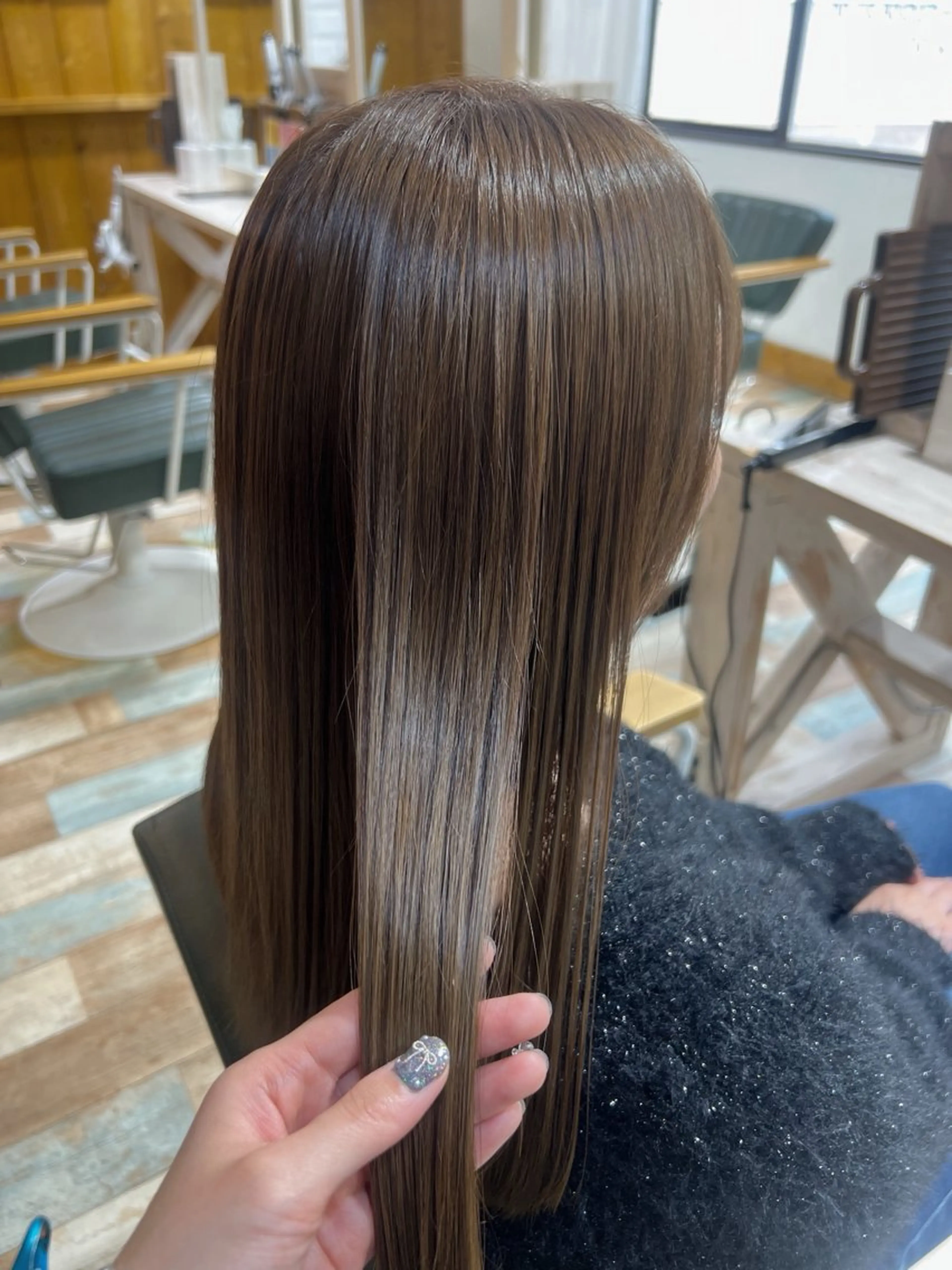 ロング ボブ 顔周りカット ハイライト 縮毛矯正 縮毛矯正 トリートメント KANA/ボブ/ インナーカラー/艶髪のヘアスタイル