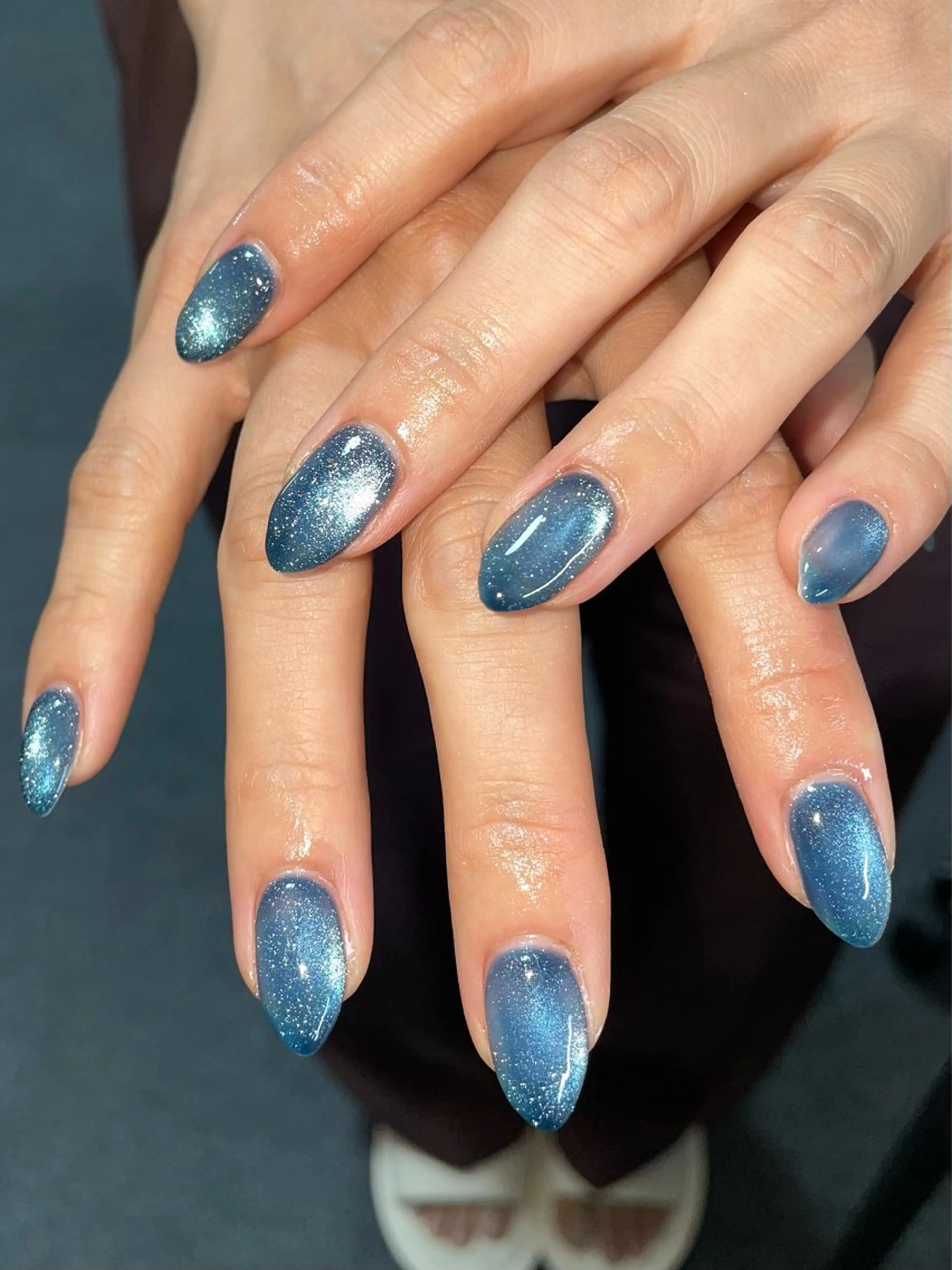 ネイル ブルー キラキラネイル マグネットネイル 夏ネイル ハンドネイル ハンドケア 🎀NAIL🎀 AI🪄︎︎◝✩のネイルデザイン