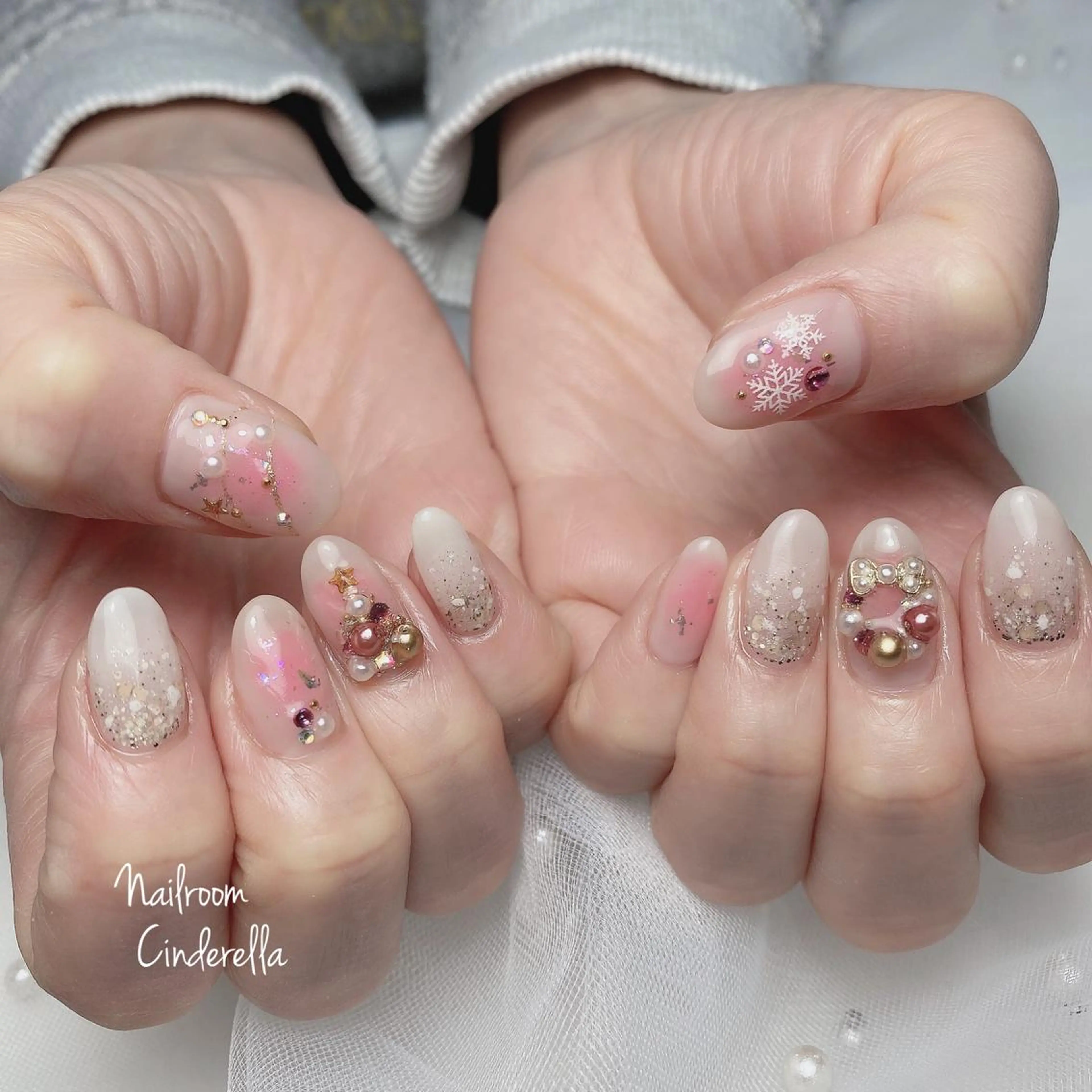 ネイル キラキラネイル 冬ネイル クリスマス Nailroom. Cinderellaのネイルデザイン