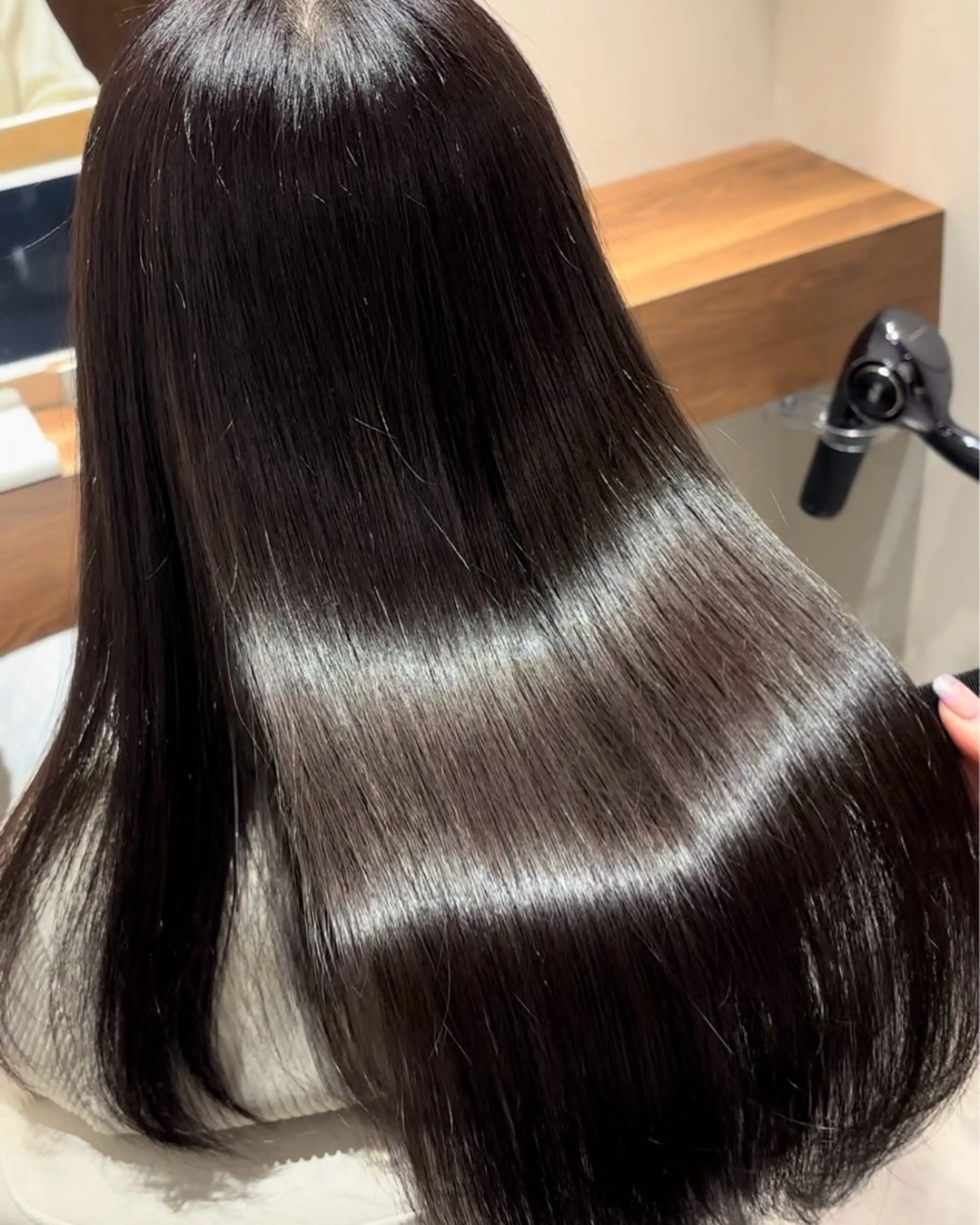 ロング ヘアカラー トリートメント 美髪ヘア 🤍erikaのヘアスタイル