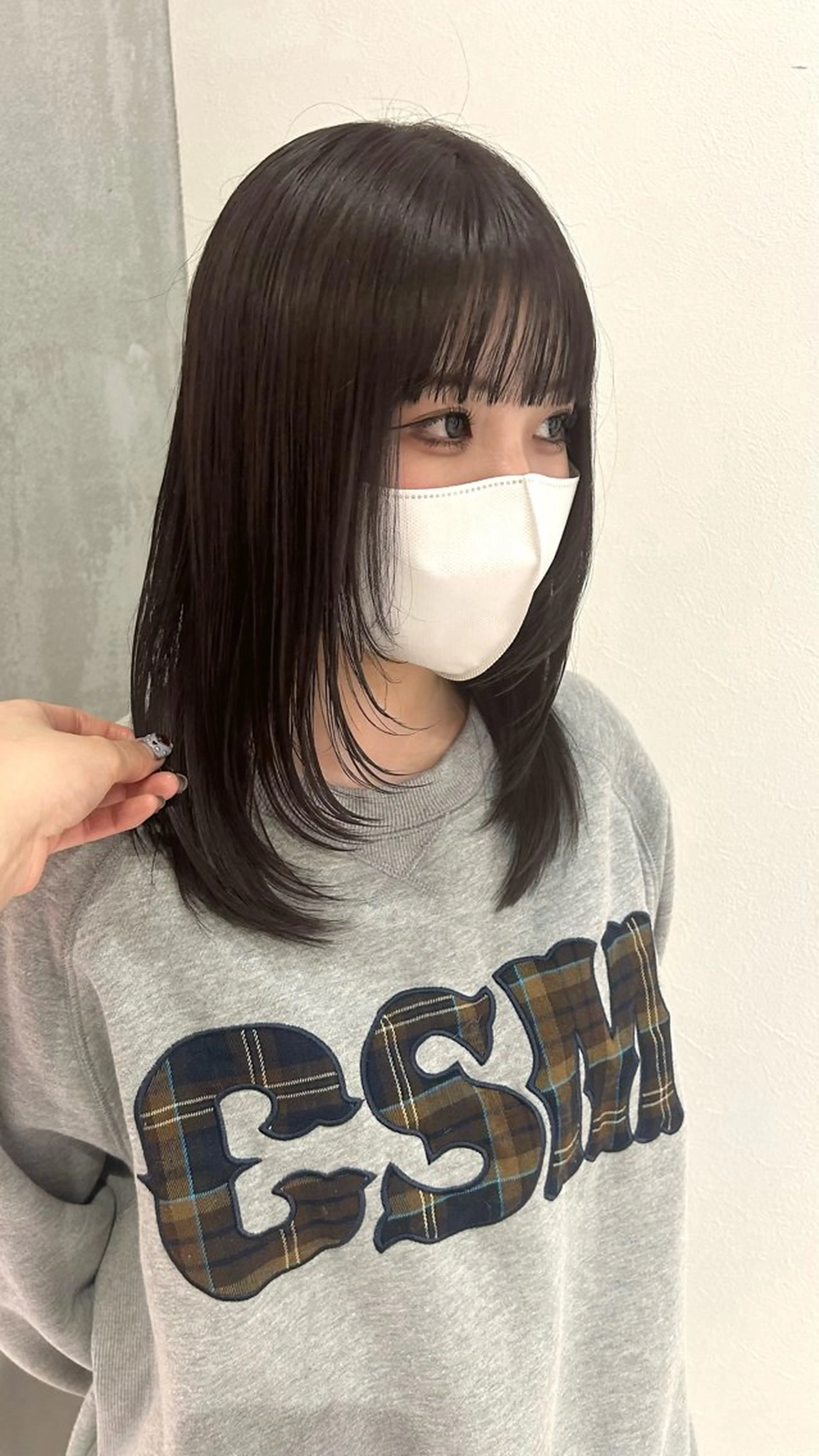 ミディアム 顔まわりレイヤー 顔周りカット レイヤーカット Ann/ベージュ /ミルクティーのヘアスタイル