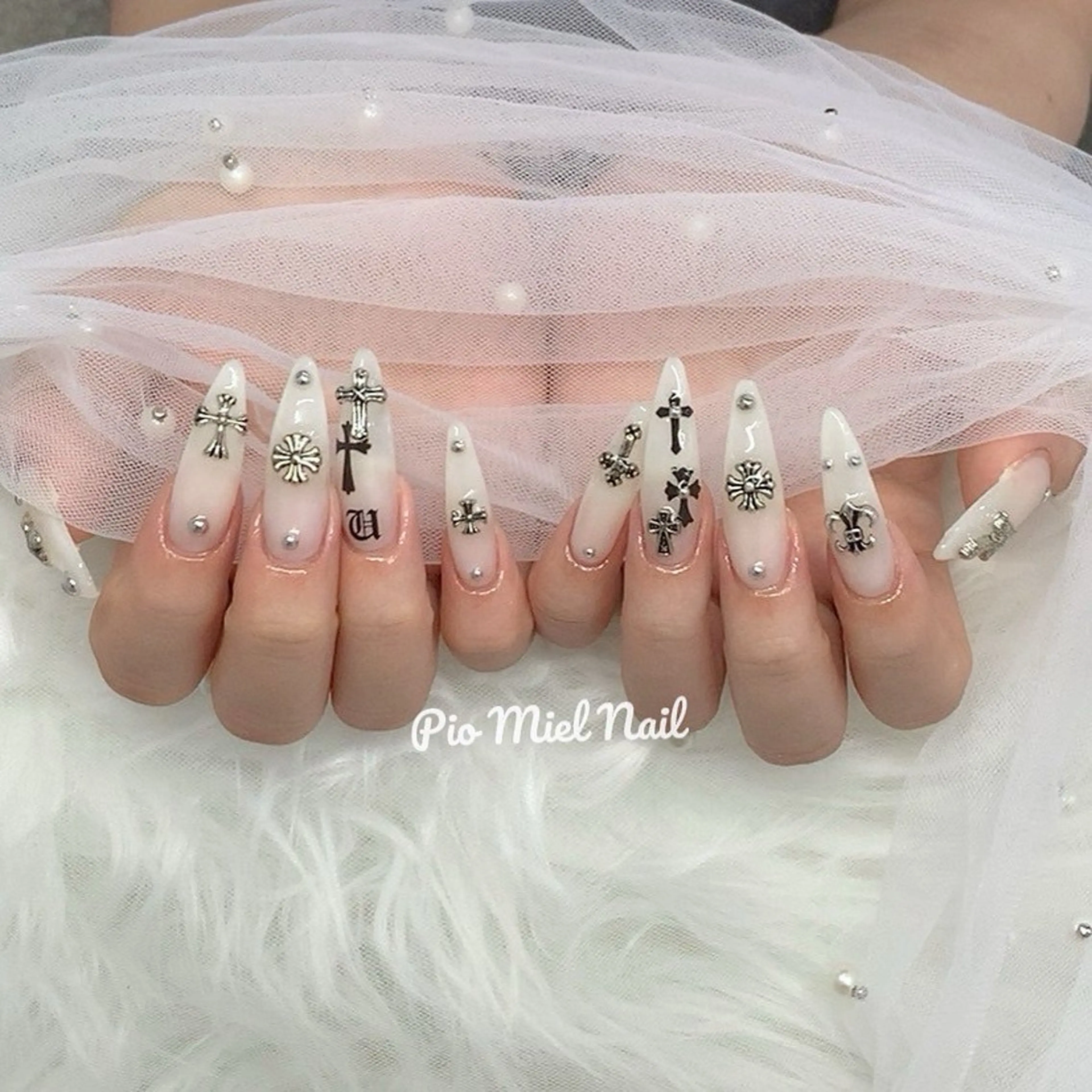 セミロング 韓国風ヘア ハンドネイル momo 長さだしのネイルデザイン