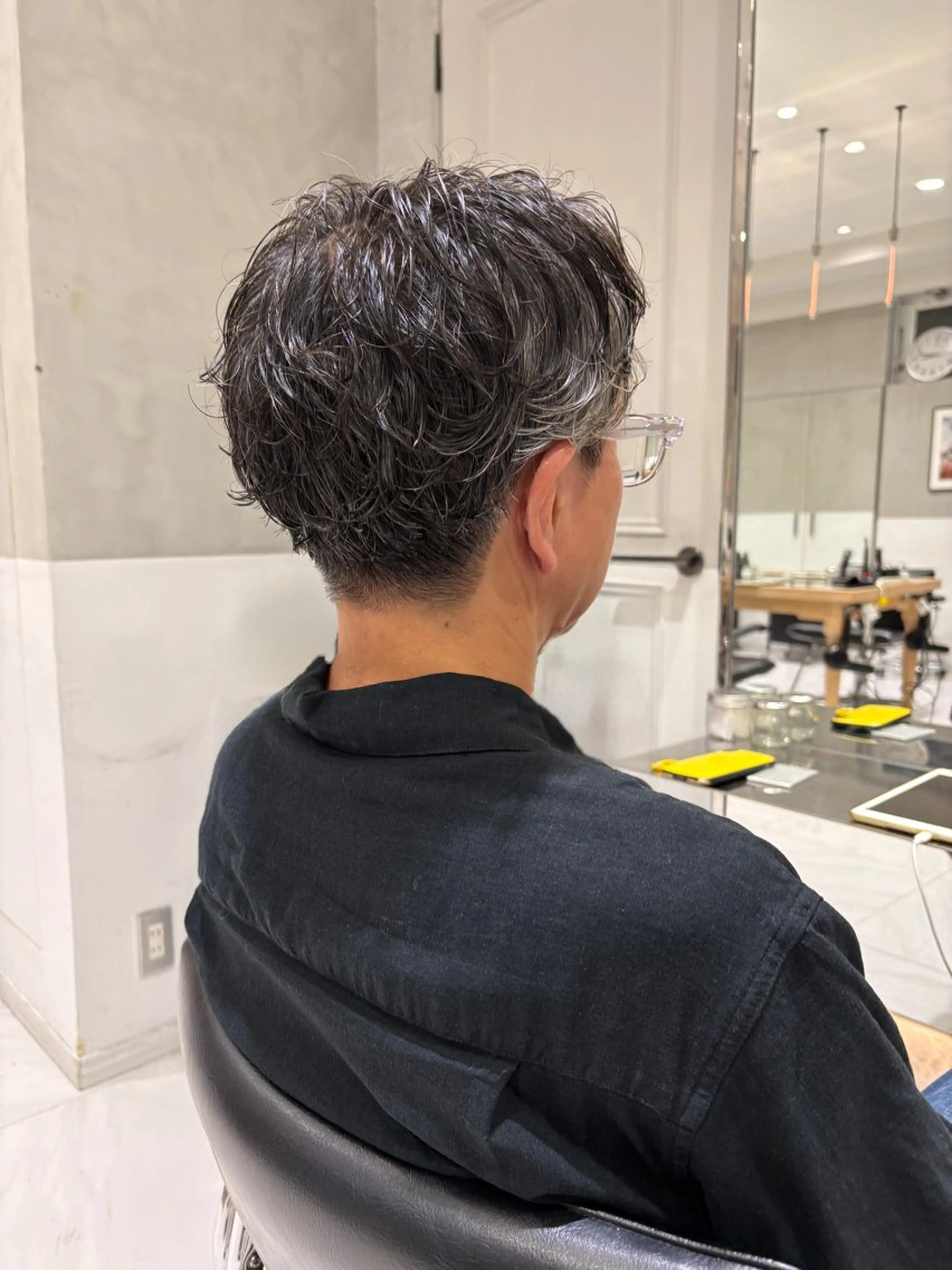 ショート パーマ メンズ ⠀アヤラ 🩶レイヤーカットのヘアスタイル