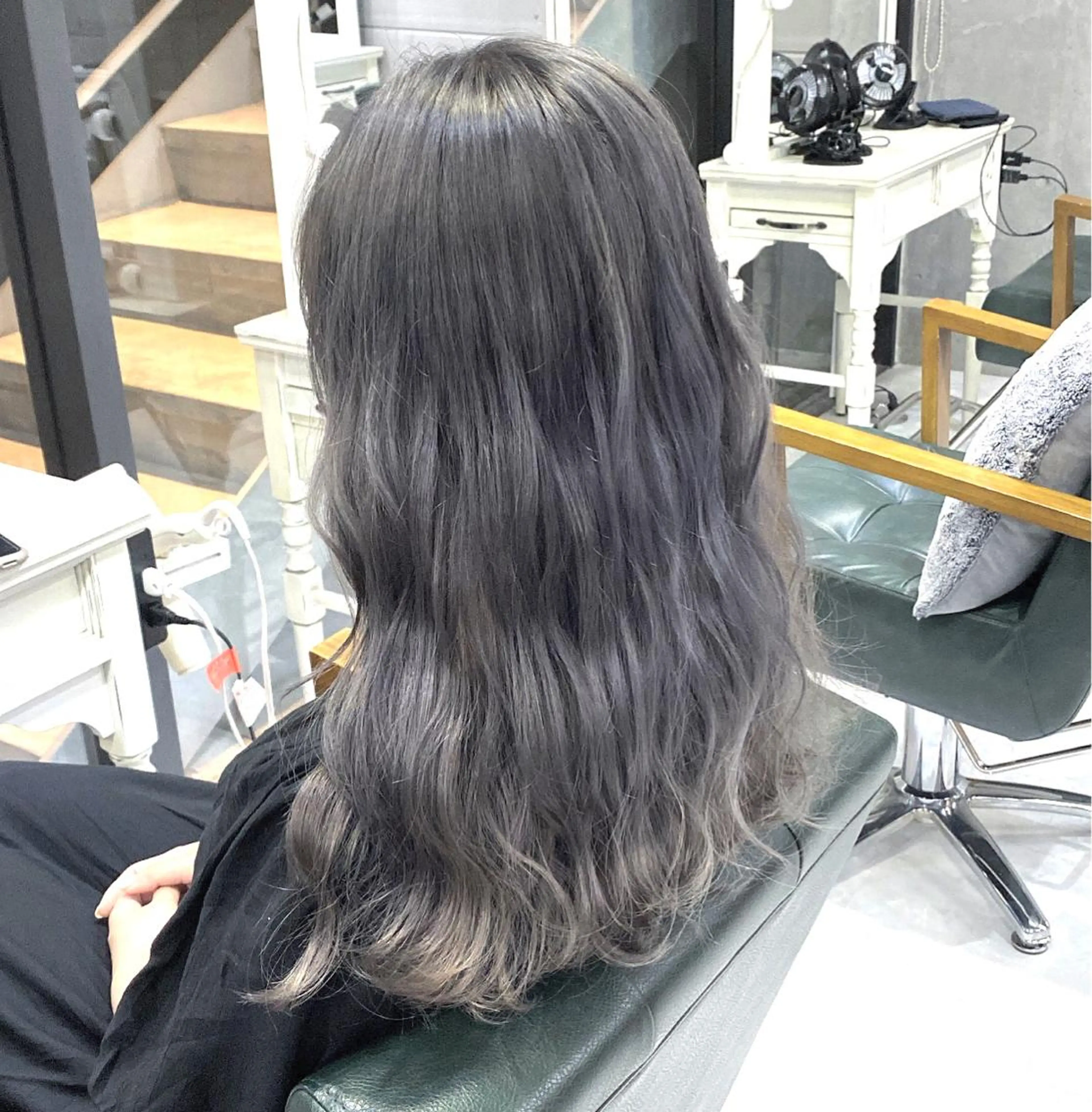 セミロング カラー ダークグレー カット ヘアカラー 金子 真悠のヘアスタイル