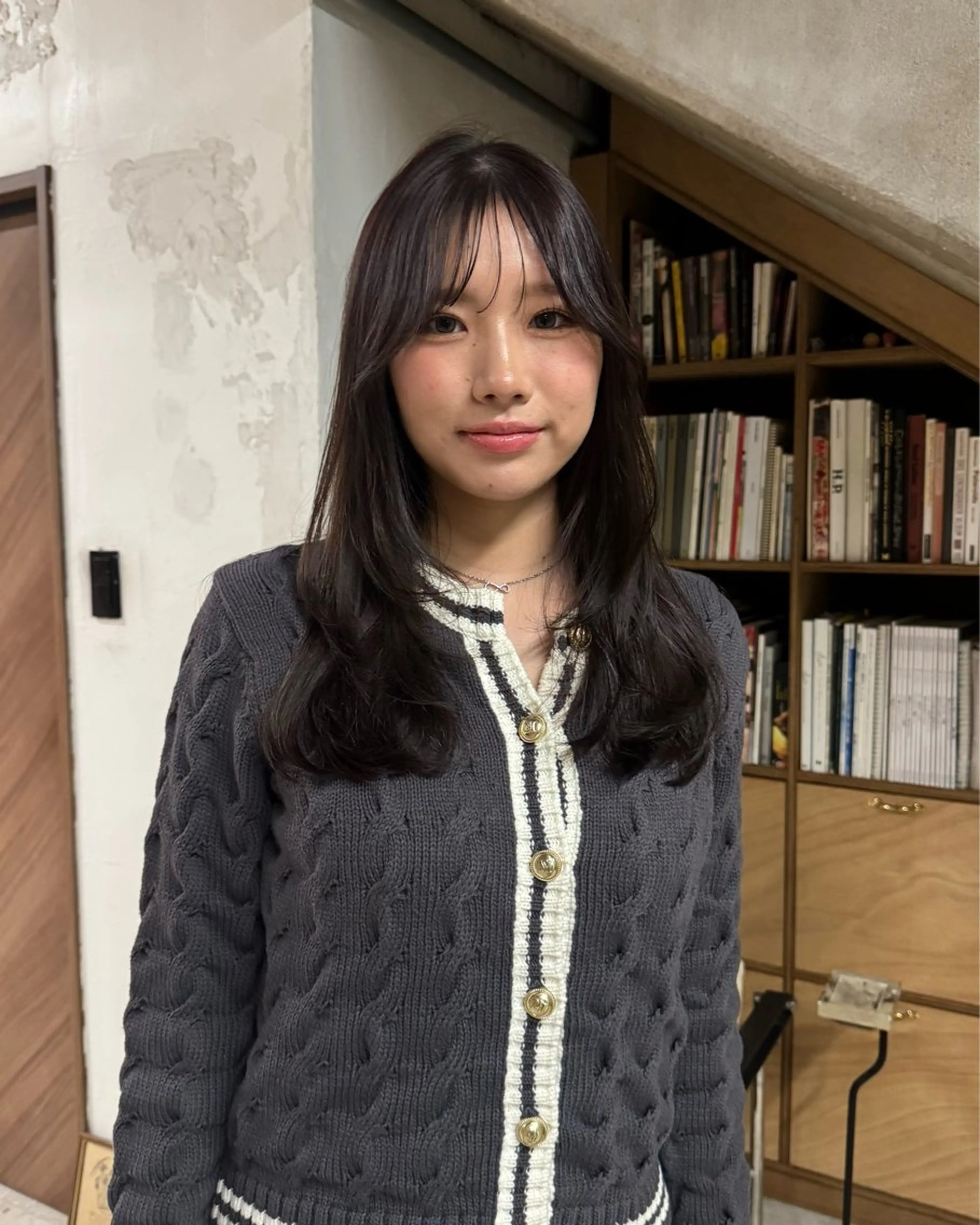 ミディアム カット amy.所属・amy.館澤 鮎奈のヘアスタイル