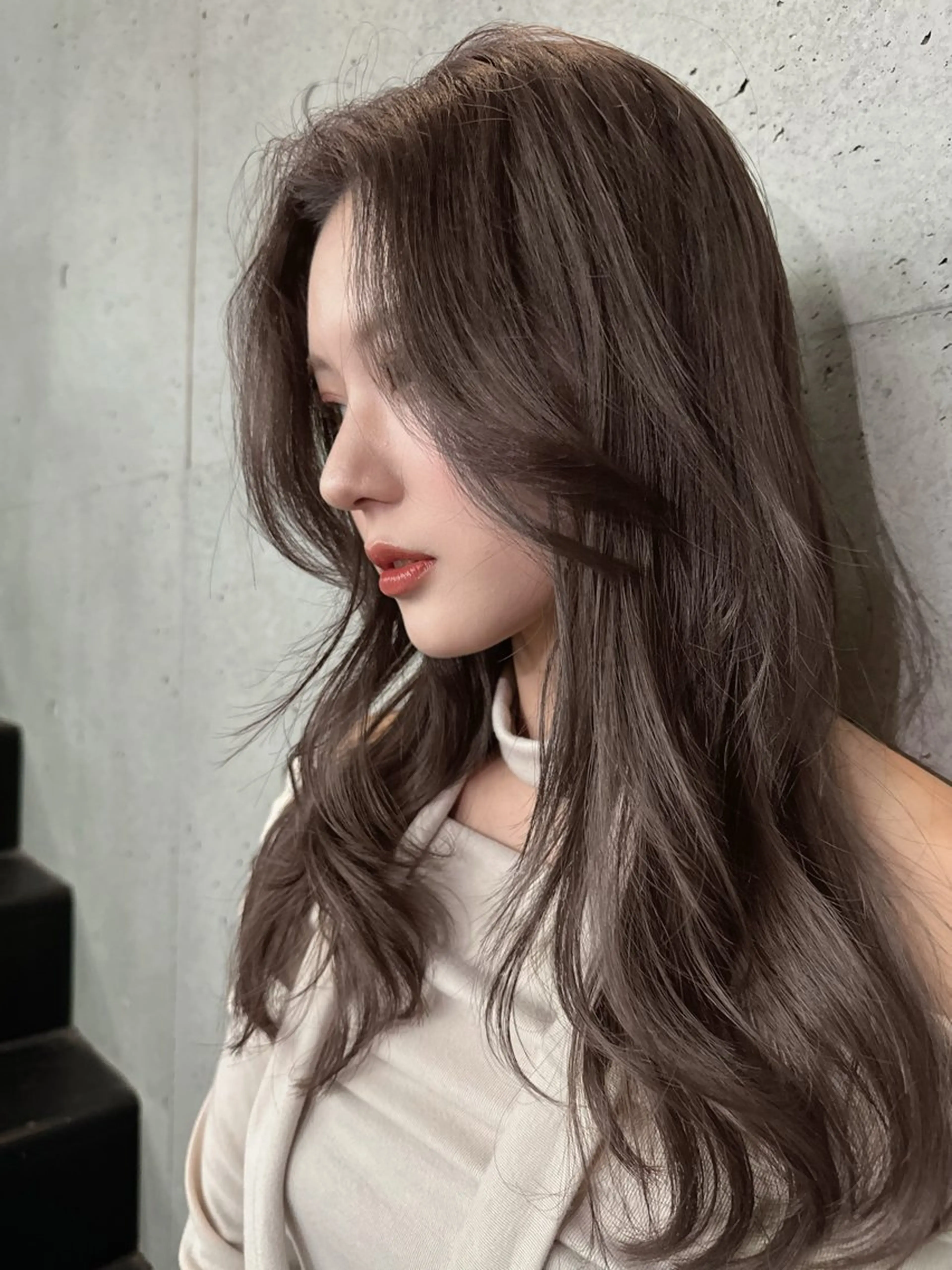 ロング カラー ブリーチ 透明感カラー 韓国風カラー ブリーチなしカラー 韓国風ヘア ヘアカラー 韓国レイヤーカット/ くすみカラー/モモのヘアスタイル