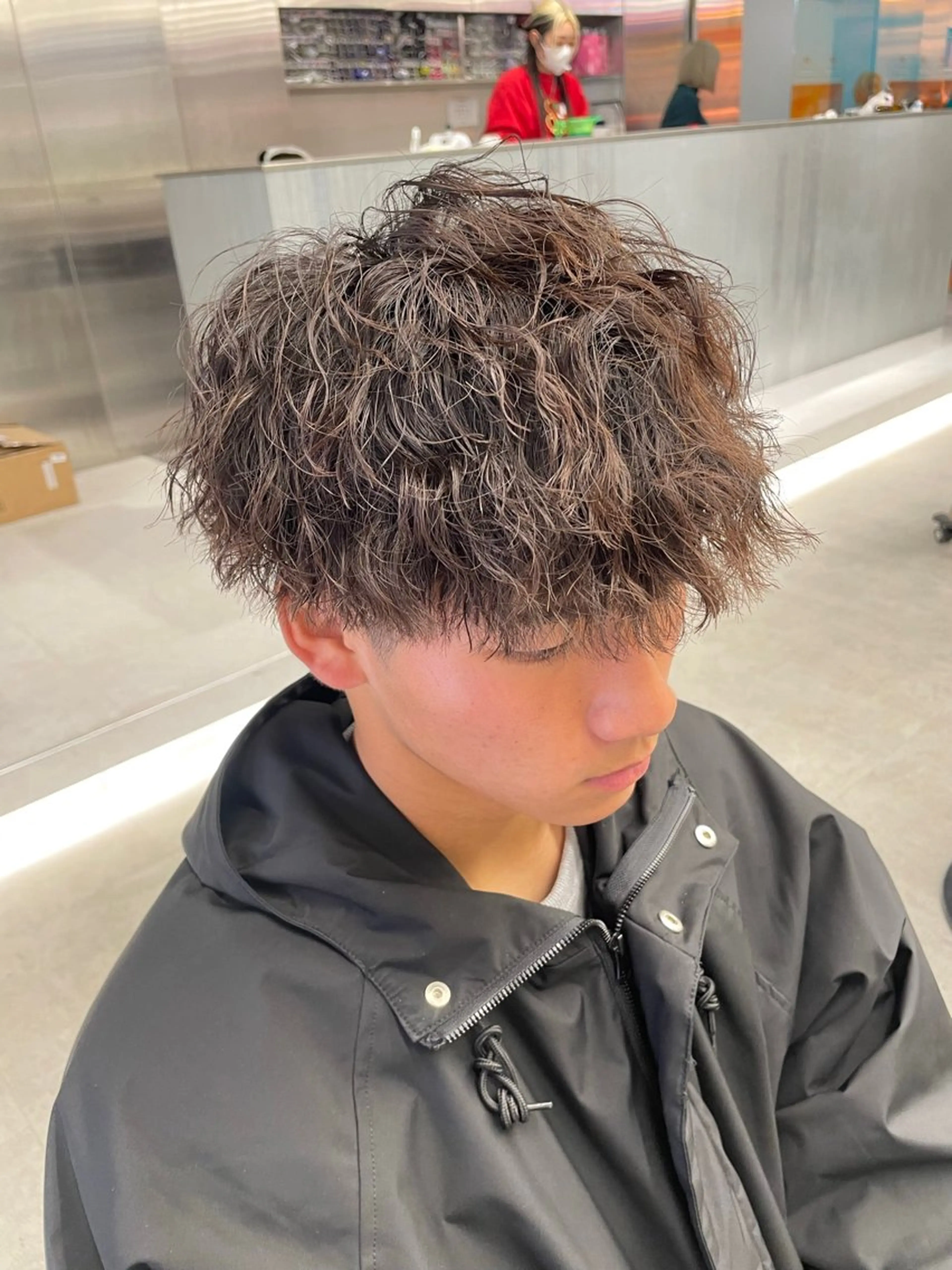 ショート カラー パーマ メンズ メンズパーマ メンズツイストパーマ 波巻きパーマ スパイラルパーマ ツイストパーマ カット ヘアカラー パーマ カラーモデル⚡️ REONのヘアスタイル