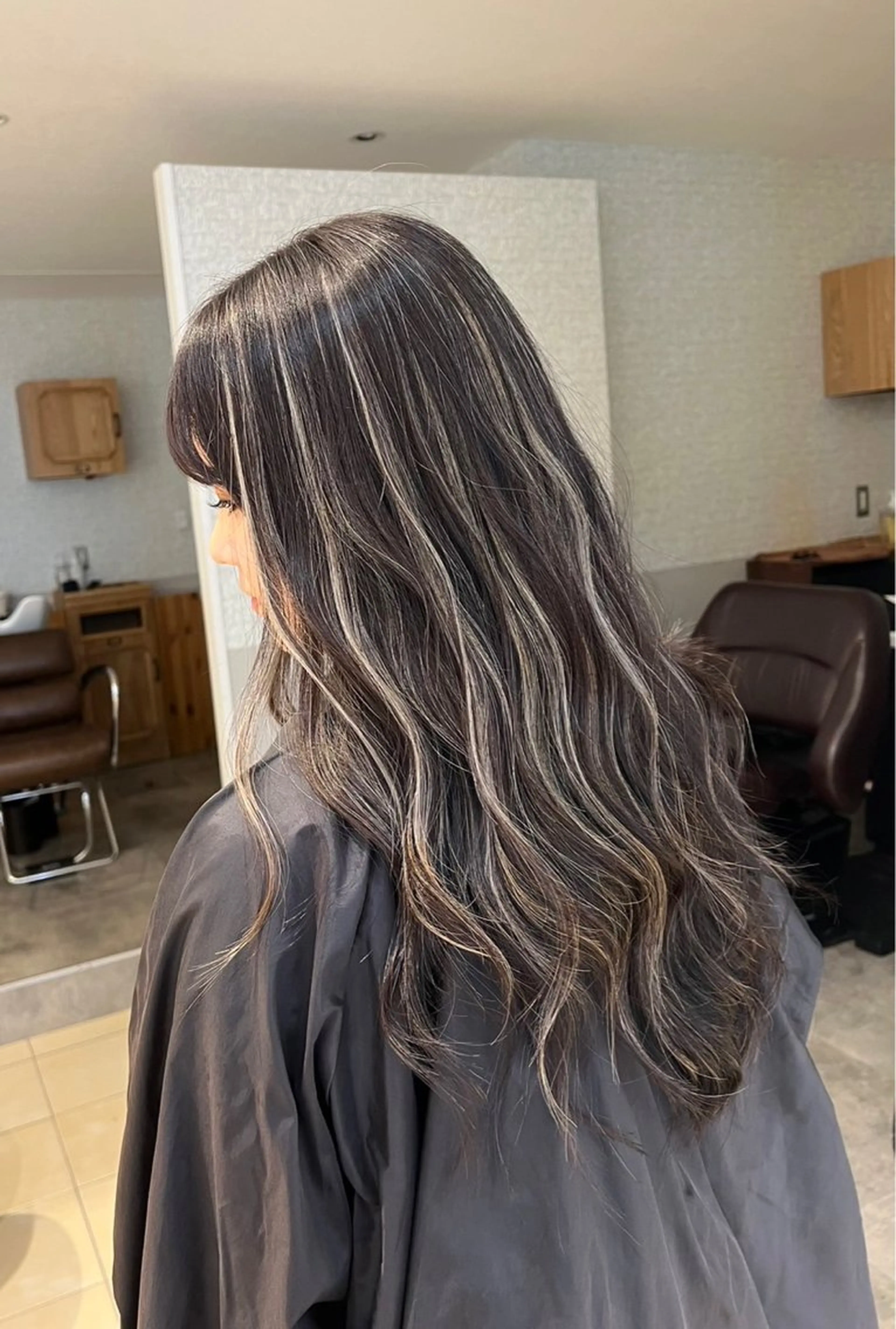 ロング カラー ダークグレー ダークグレージュ グレージュ ハイライトカラー ハイライト ヘアカラー トリートメント ROBIN所属・指名数No.1 /NAOYAのヘアスタイル