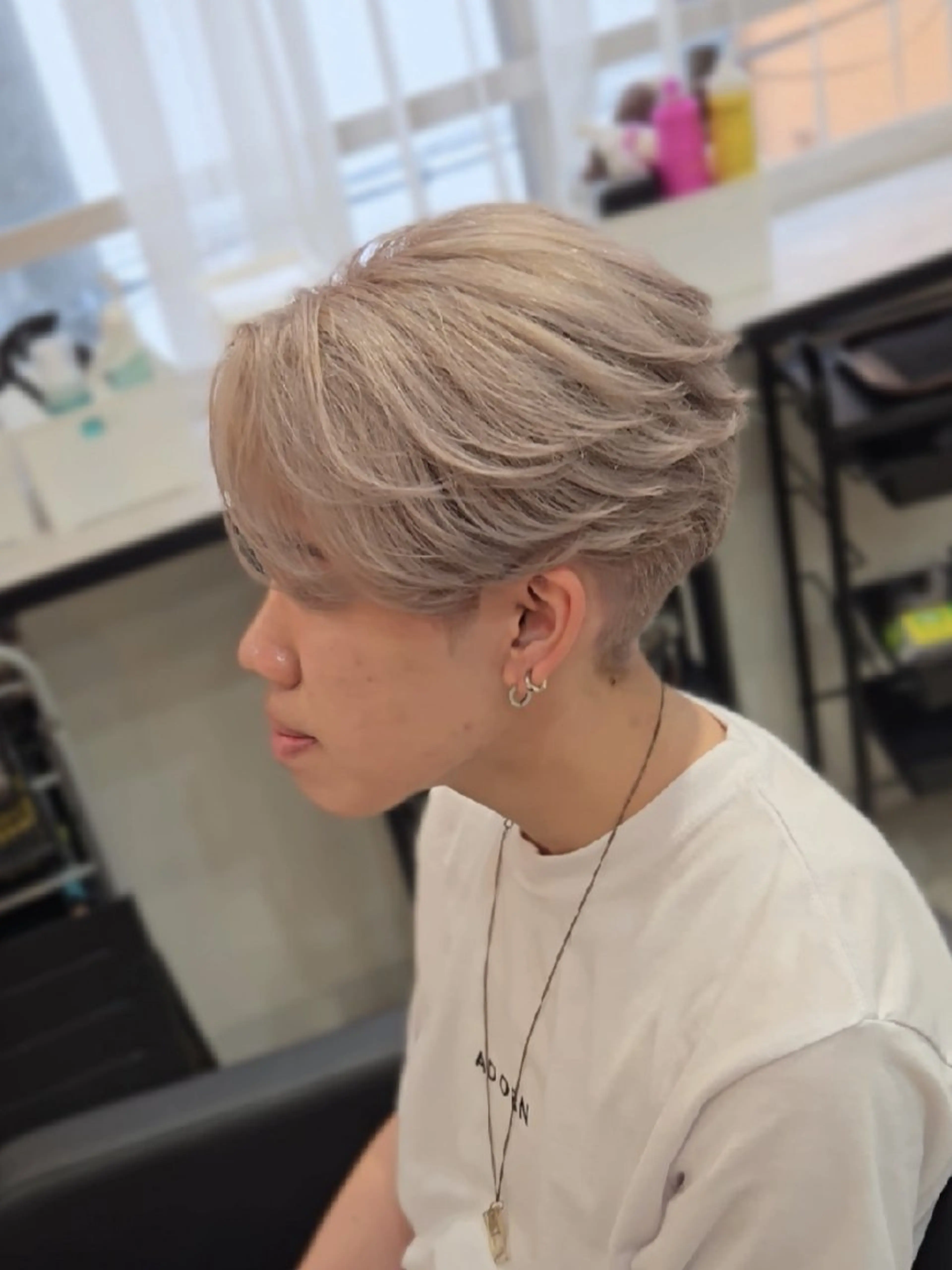 メンズ ミディアム カラー メンズブリーチ ブリーチ シルバー ホワイトシルバー カット ヘアカラー ヘアセット Lapis 名古屋駅前店所属・LEN名古屋/パーマ 海外ヘア/メンズ特化のヘアスタイル