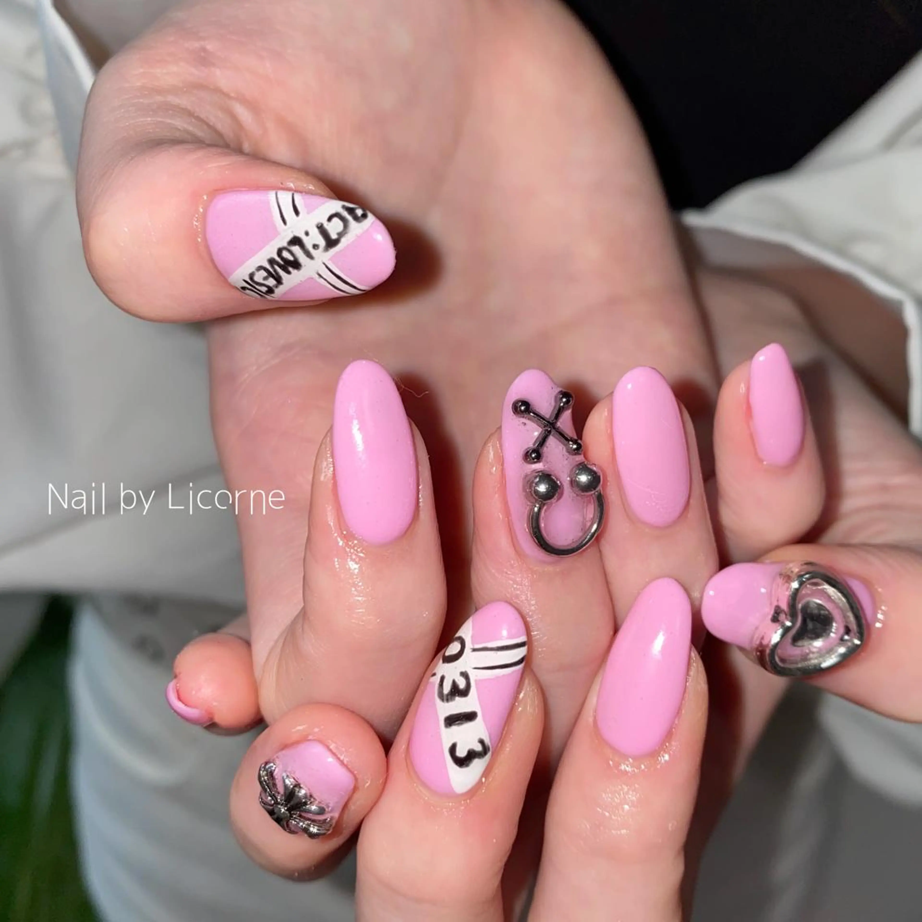 ネイル アートネイル オーロラネイル フレンチネイル 氷ネイル・うるうるネイル マグネットネイル ハンドネイル Nail by Licorneのネイルデザイン