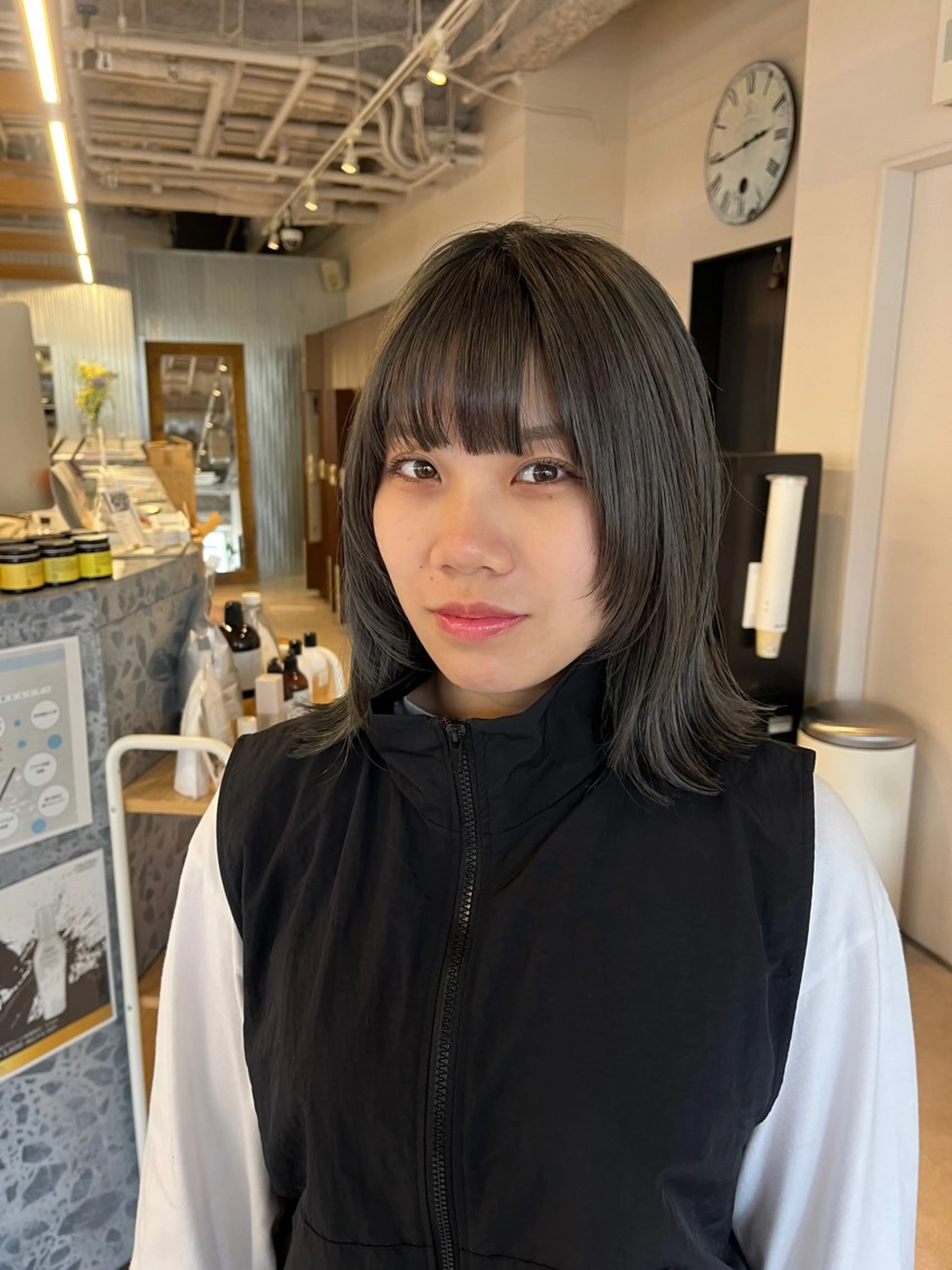 ミディアム カラー 似合わせ/レイヤー/ ボブ/西島 絢香のヘアスタイル