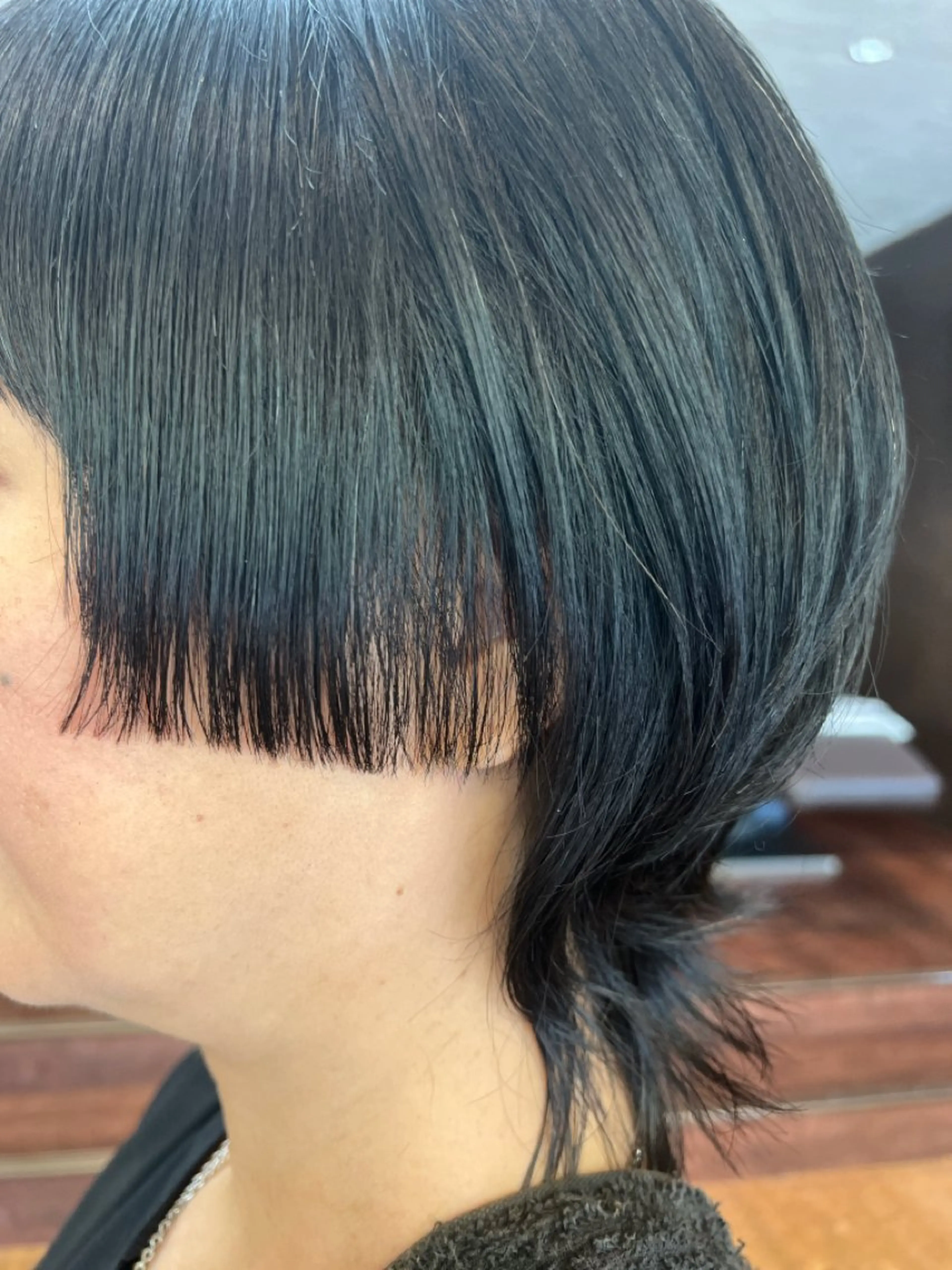 ショート 天使の羽バング・フェザーバング 髪質改善 韓国風ヘア オン眉 シースルーバング BEACH　HAIR&NAIL所属・両国駅徒歩1分⭐️ アイロン仕上げのヘアスタイル