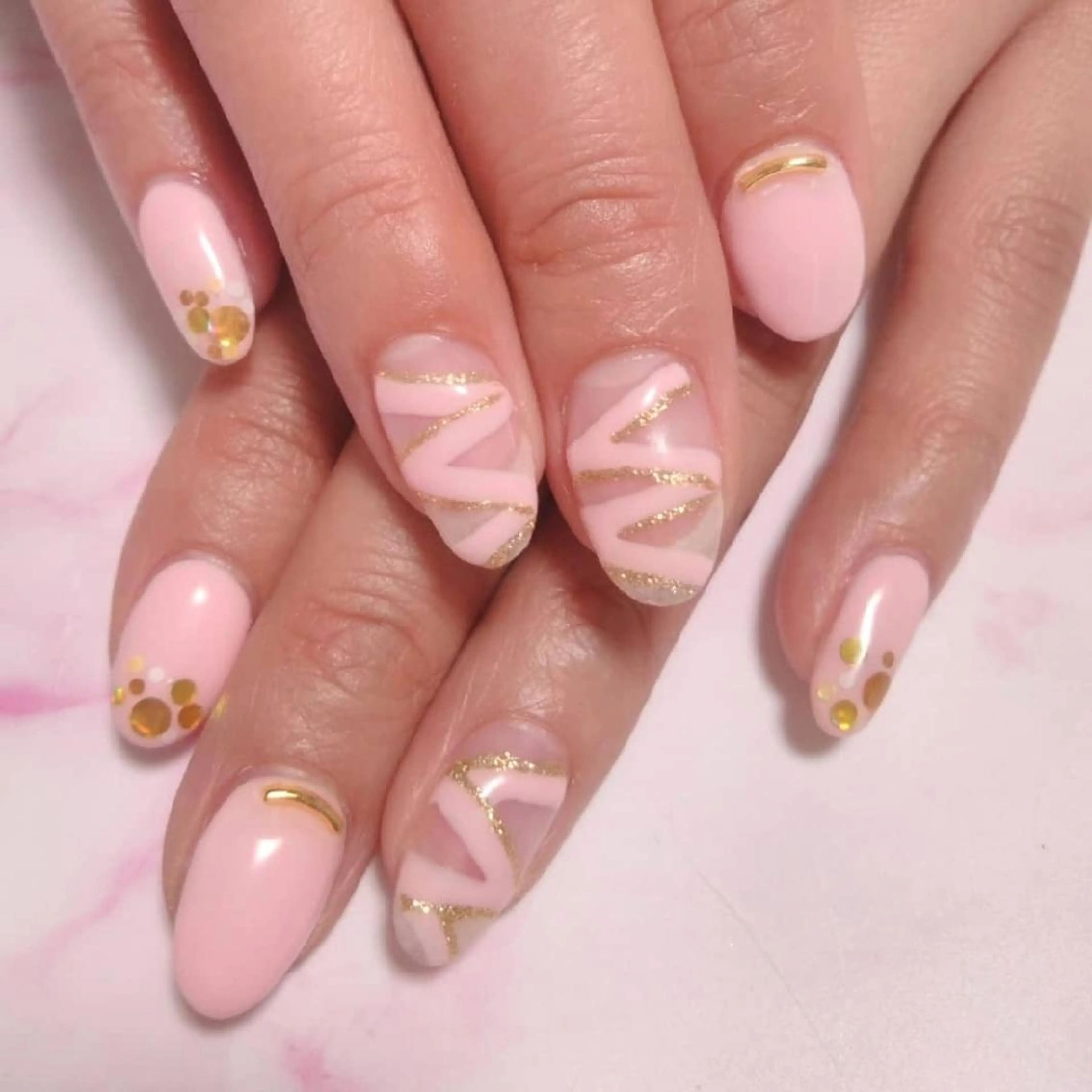 ネイル エステとネイル ローズコンフォートのネイルデザイン