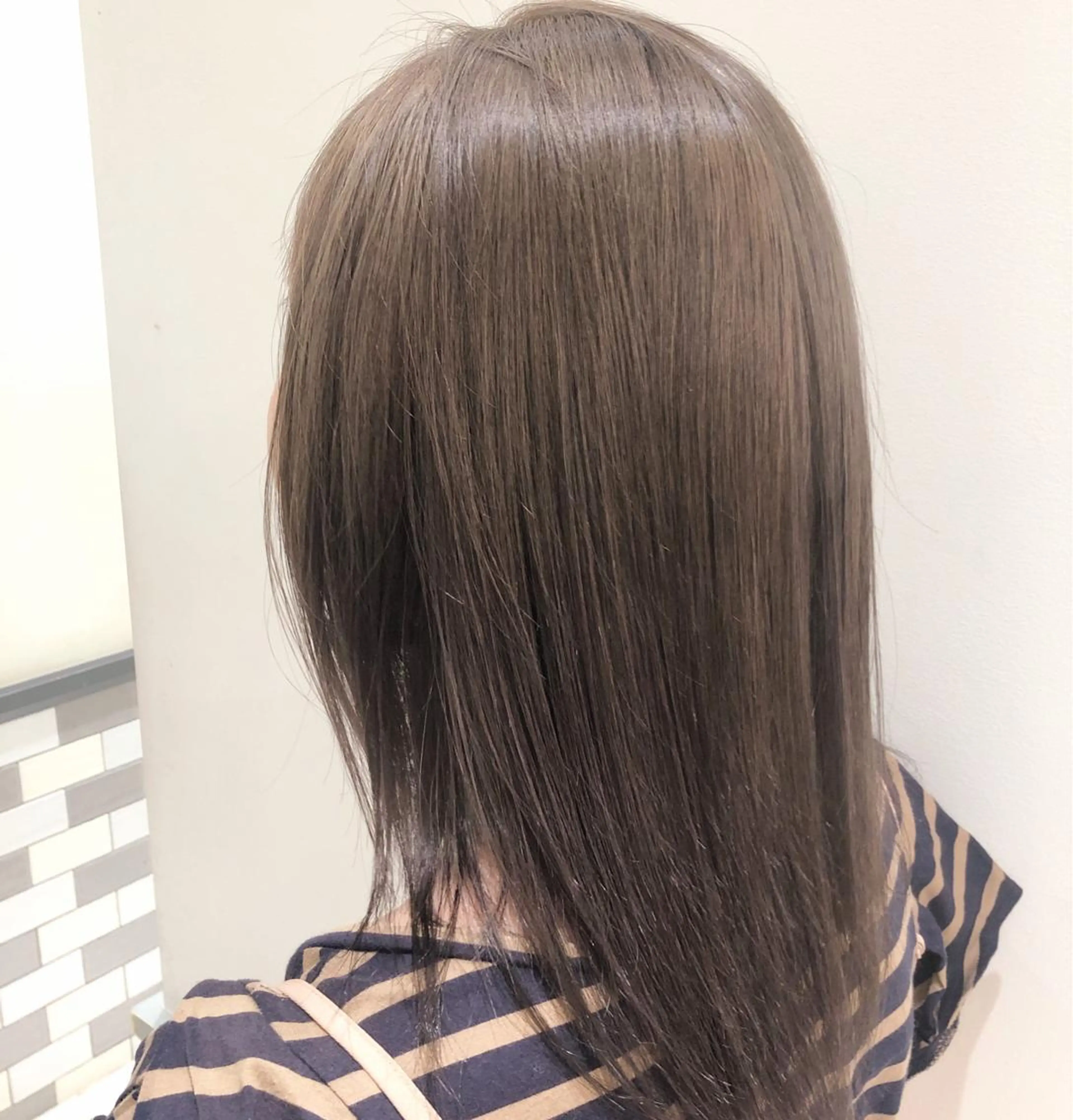 ミディアム カラー パーマ ヘアアレンジ アッシュ ミルクティーアッシュ 脱白髪染め特化GBG 自由が丘所属・【白髪ぼかし 専門GBG】自由が丘のヘアスタイル